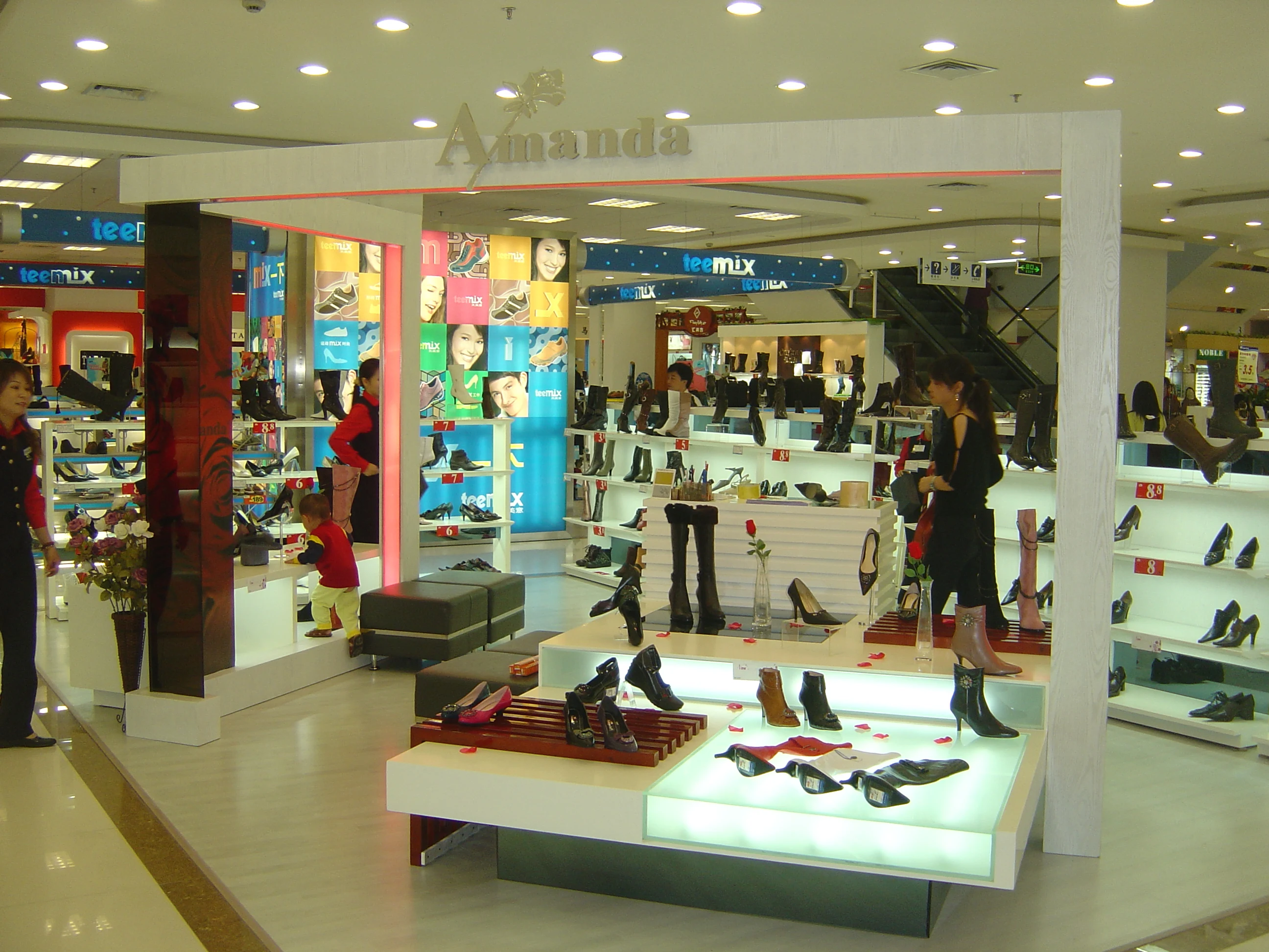 Mall Store Shoes Shelf Leather Shoes Display Cabinet Decorate Shop Interior Customized Design