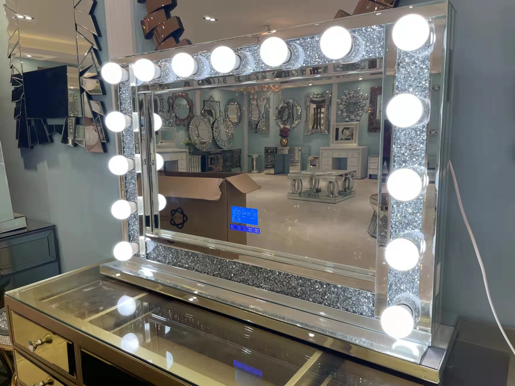 Top Seller Contemporary Crushed Diamond Mirrored Furniture Vanity Dresser Mirrored Dressing Table with Makeup Hollywood Mirror