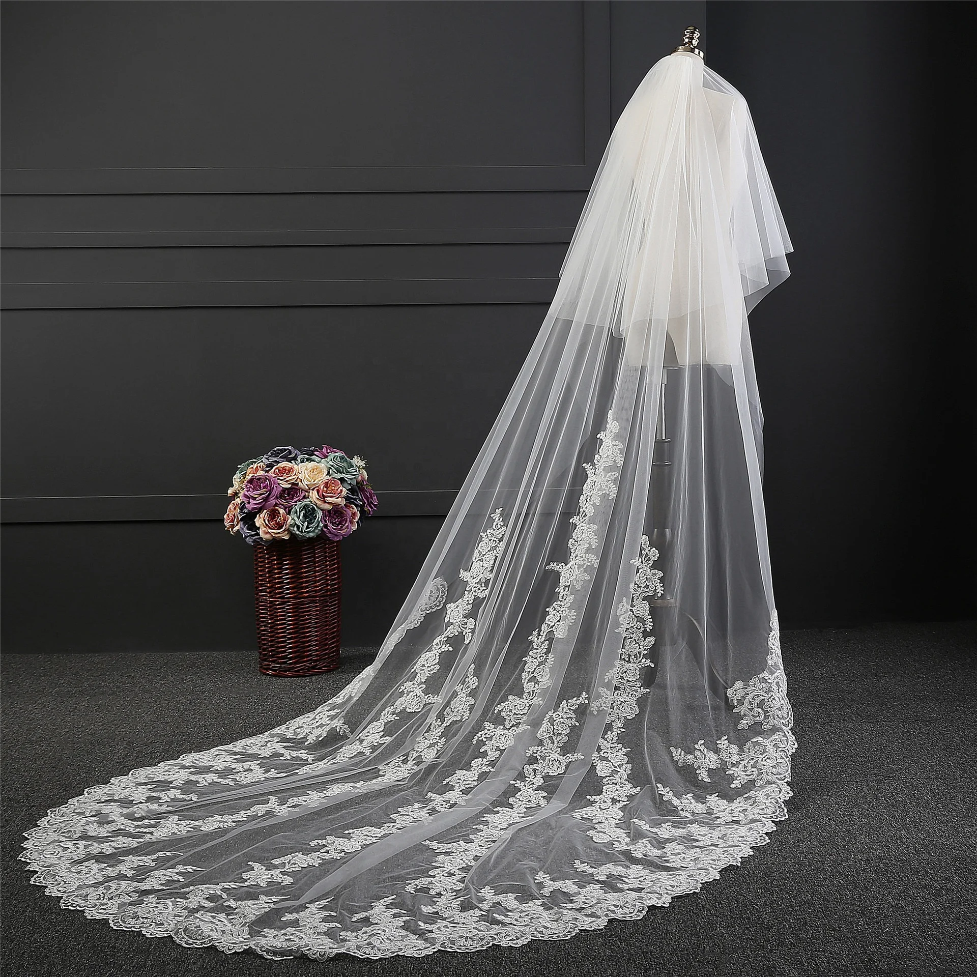 GENYA 3.5M Bridal Veil Long Lace Trailing Wedding Veil with Hand-embroidered flower in wedding  Comb Accessories Veils