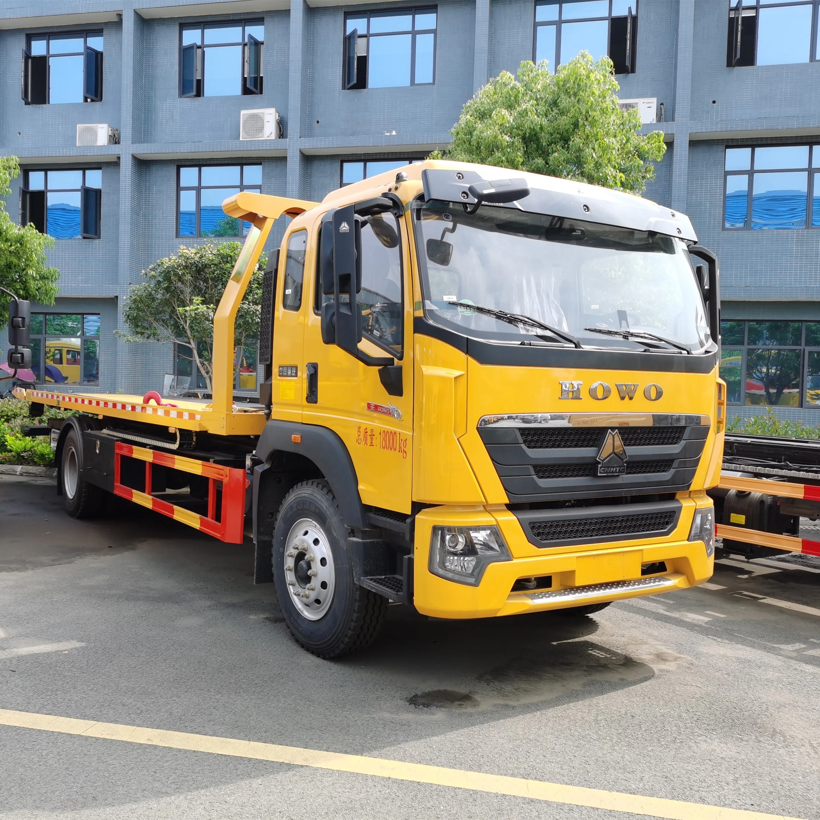 Hot sale IZUSU HOWO FOTON JAC long bed slide tray light duty road rescue wrecker flatbed tow truck