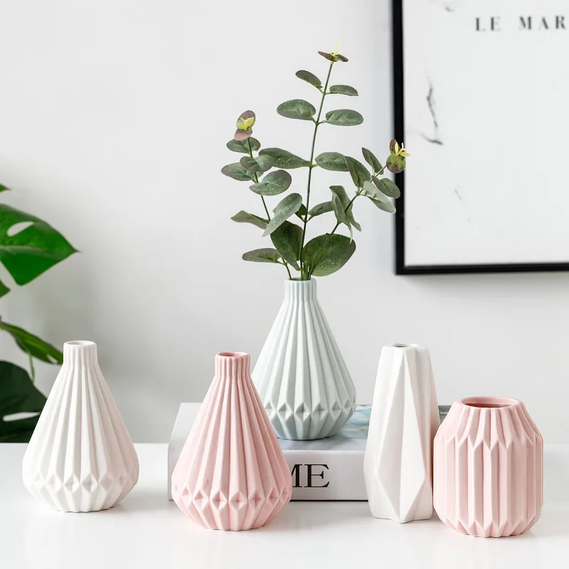 Wholesale Nordic Style Home Decor Modern Creative Flower Ceramic Body Vases Wholesalers Vase