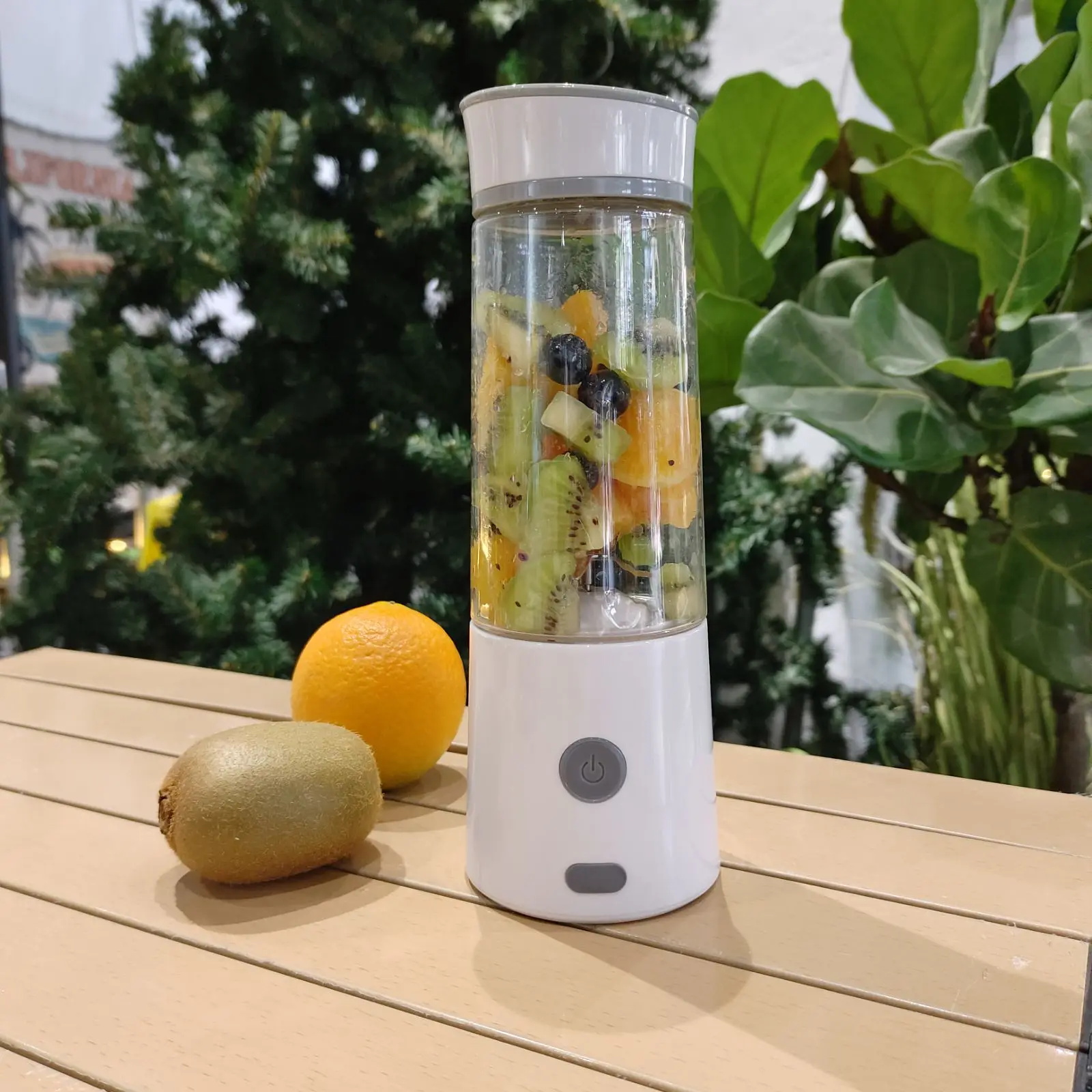 Tritan bottle portable mini blender high power ice crushing 6 stainless steel blades USB fruit battery personal blender