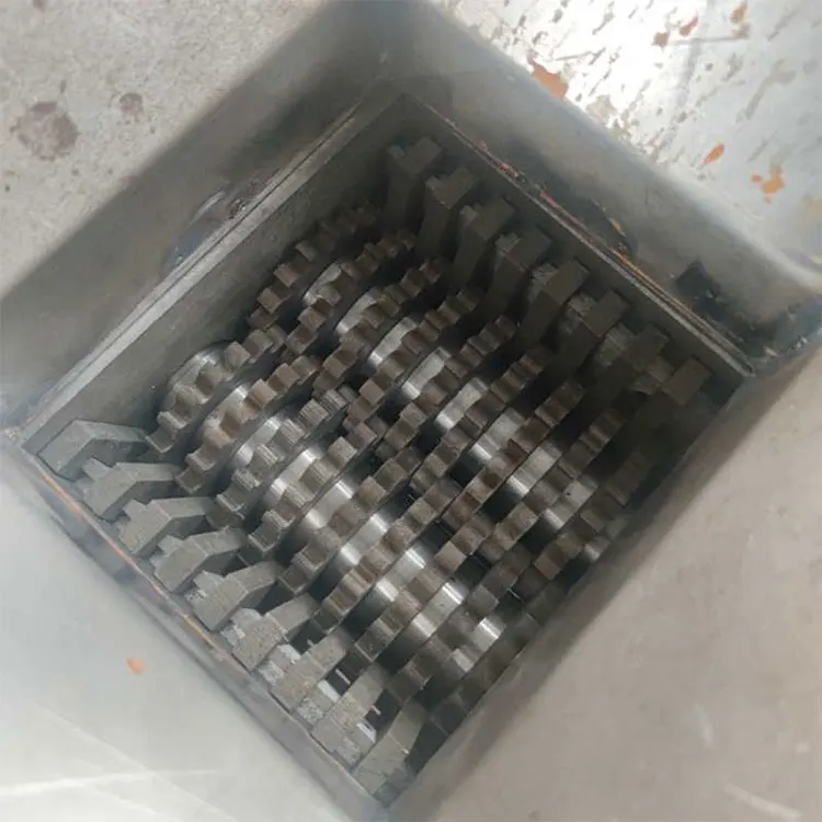 Industrial solid waste shredding equipment wooden pile wood shredding machine cardboard rubber