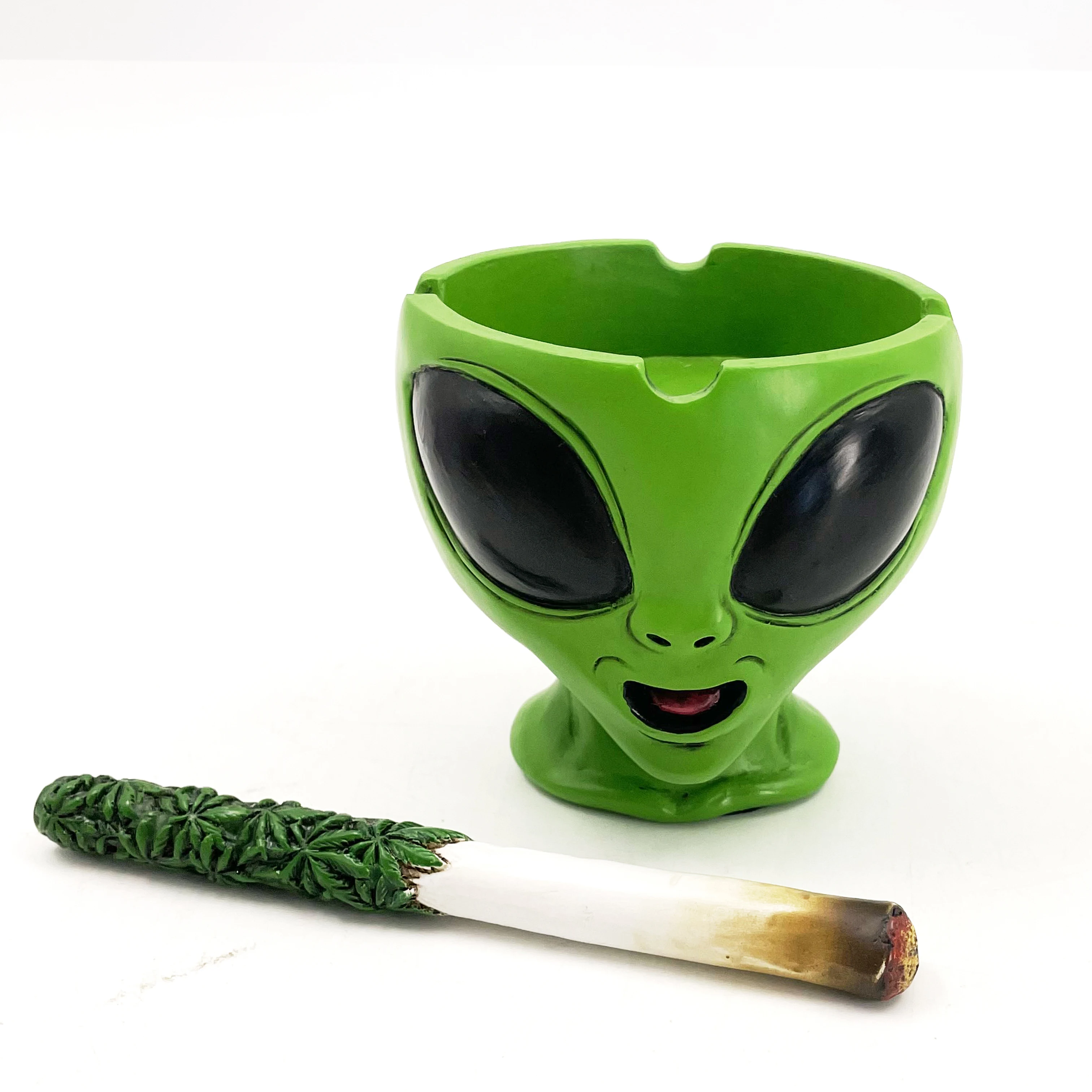 Ready to ship custom logo polyresin shaped resin alien ashtray smoking alien ashtray accessories home decoration