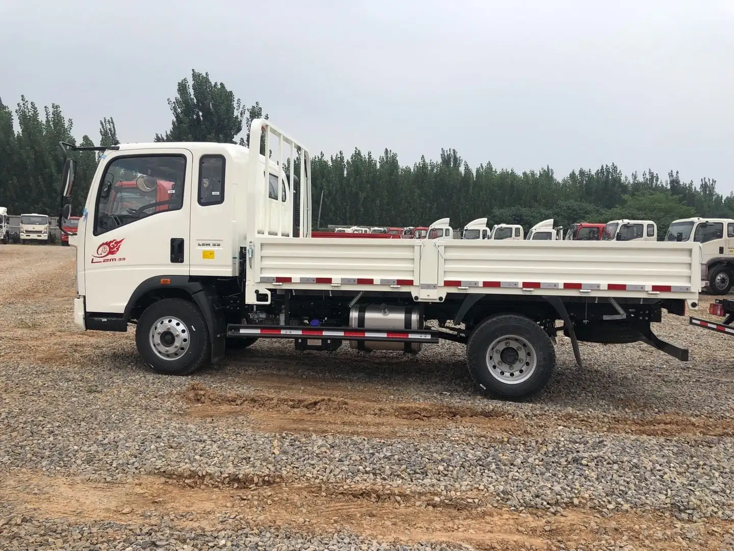 Автомобиль седельный тягач sinotruk Howo 4*2 6 колеса дизельная электростанция 140Hp высокого качества 10 тонн свет боковой стенки грузовой автомобиль для