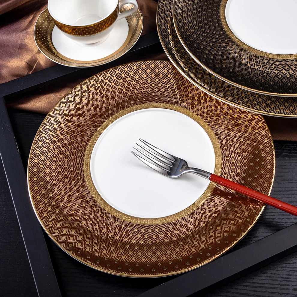 Luxury Hotel Restaurant Ceramic Gold Rim Pattern Design Bone China Charger Plate