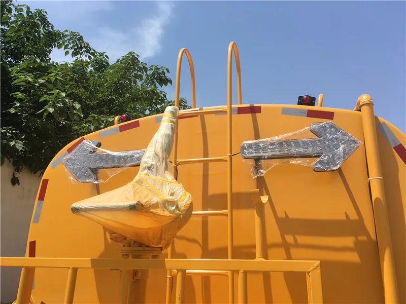 4x2 5 tons new Japanese street sweeper truck