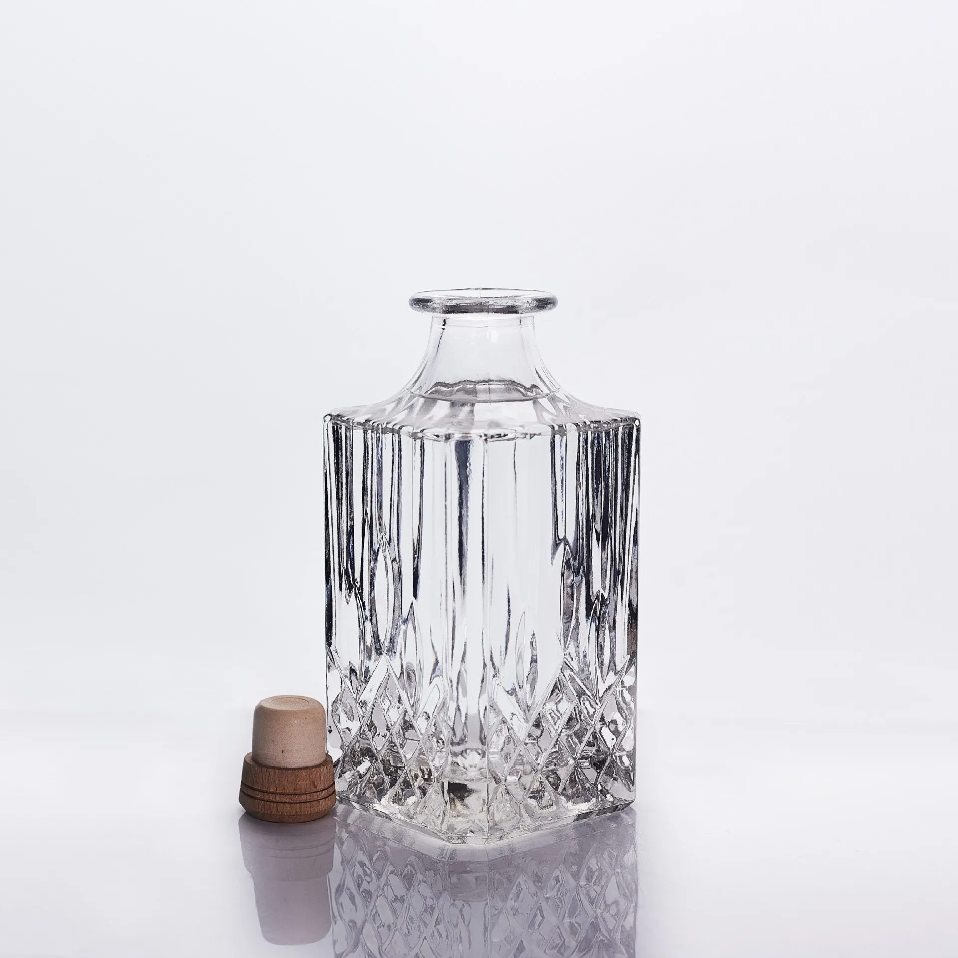 750 ml weight empty glass whisky wine bottle with glass stopper