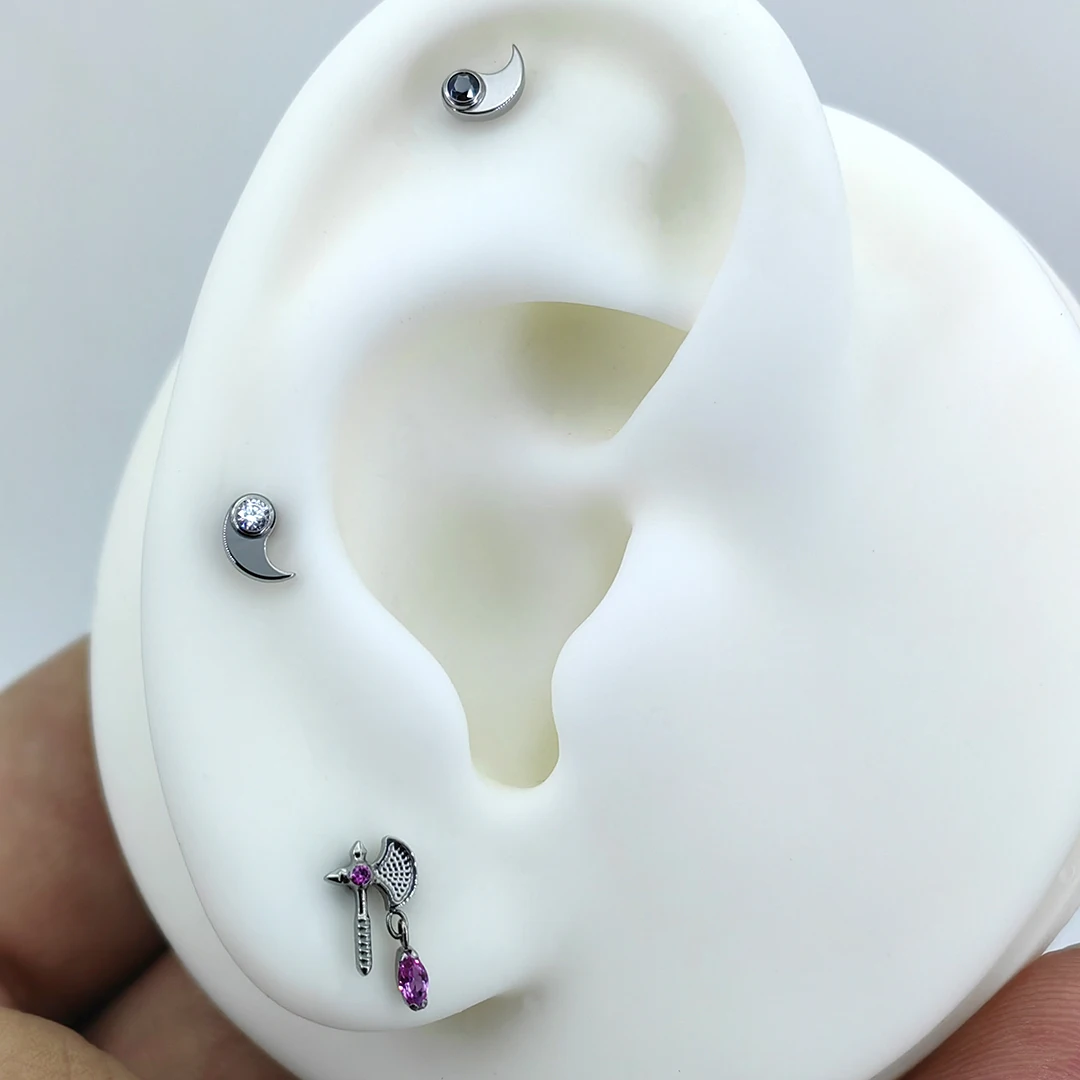 Calendo Yin Yang Body Piercing Jewlery ASTM F136 Implant Grade Titanium Internally Threaded 16G Piercing Labret End