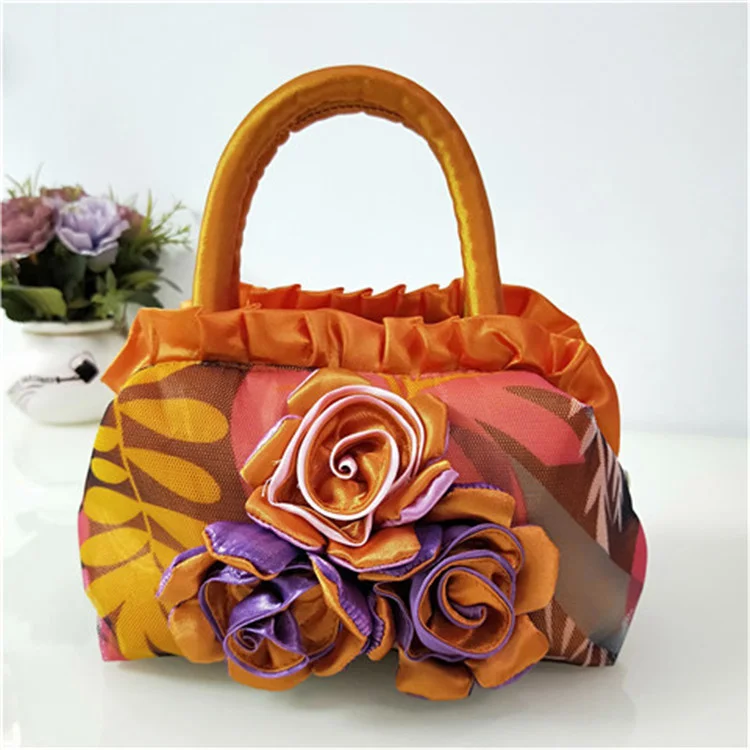 TLB-8R006   Handmade flower handbag ethnic embroidery vintage lady satin zipper makeup bag portable travel bag 2022