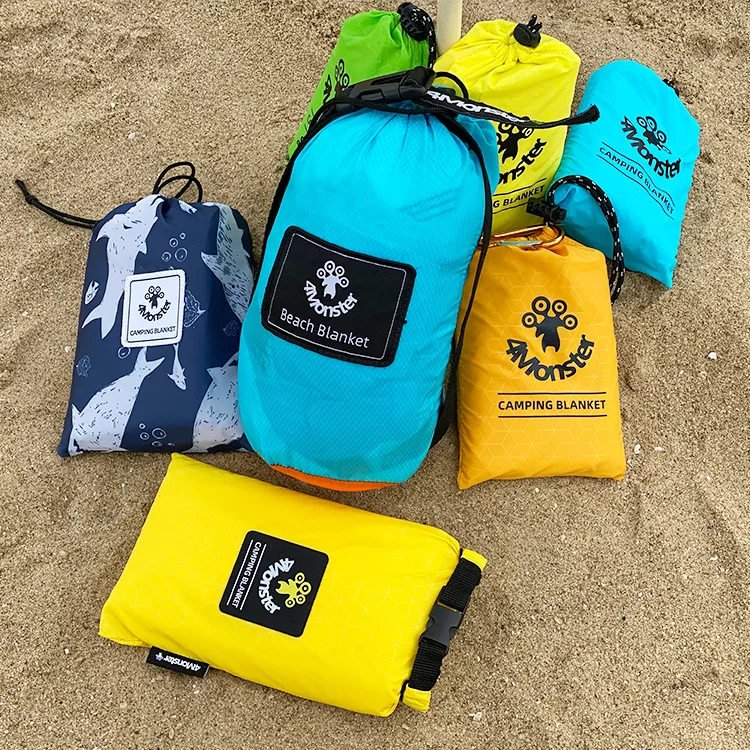  Outdoor waterproof nylon camping custom portable pocket blanket lightweight sandproof