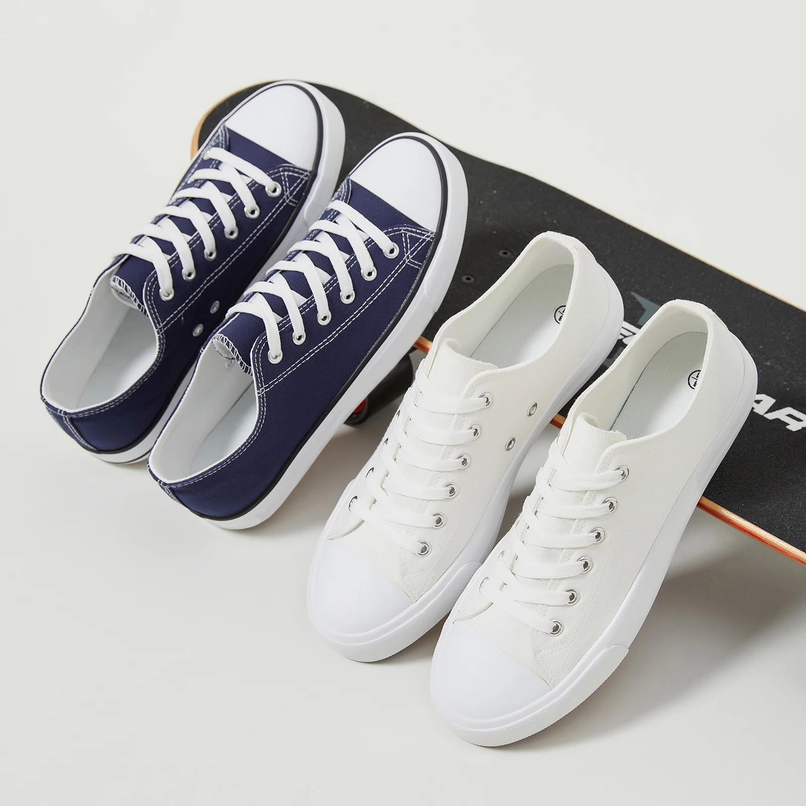 Factory wholesale solid color canvas shoes fashion custom casual shoes non-slip comfortable walking shoes for men and women