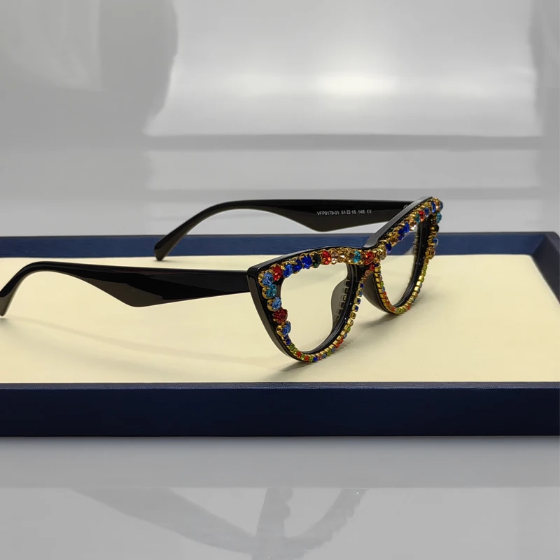 Женские солнцезащитные очки Cateye с цветочной рамкой Пластиковые Красочные Стразы Блестящие бабочки удобные стильные