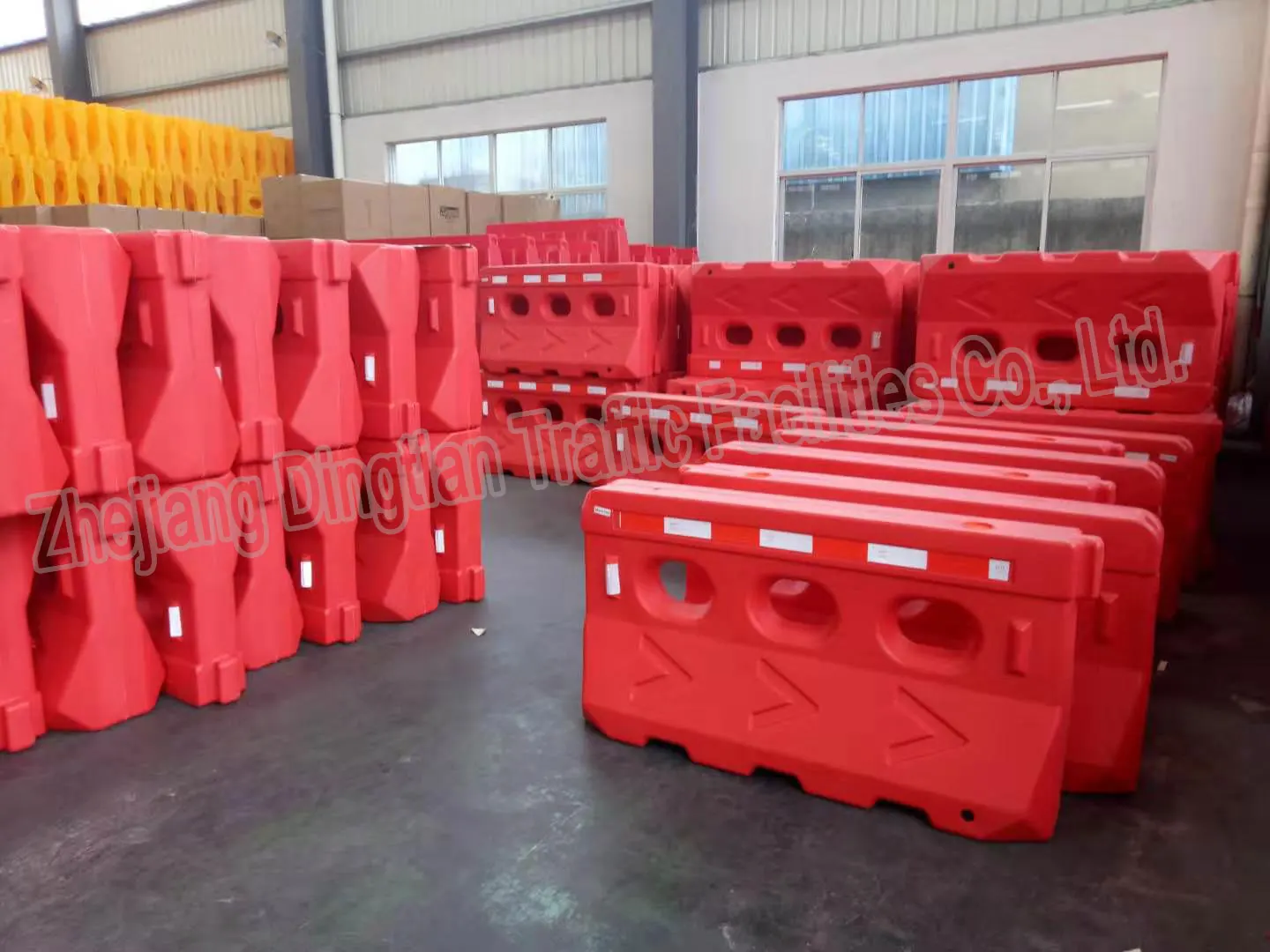 Factory Sale Low Price Red Water Plastic Barrier Traffic Facilities Road Barrier