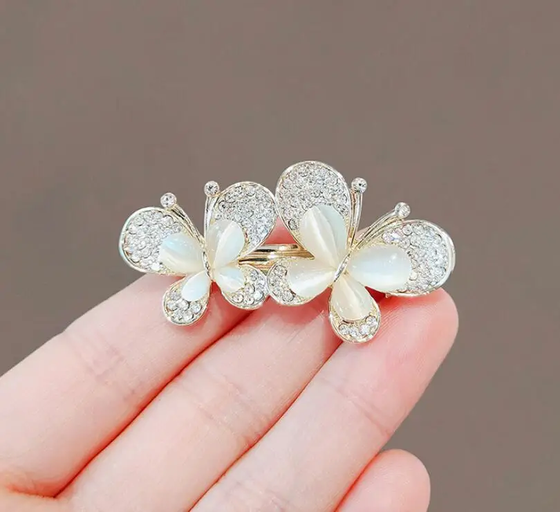 Flash Cat Eye Smart Elegant Butterfly Anti-slip Brooches Pin Temperament Cardigan Silk Scarf Buckle Brooches