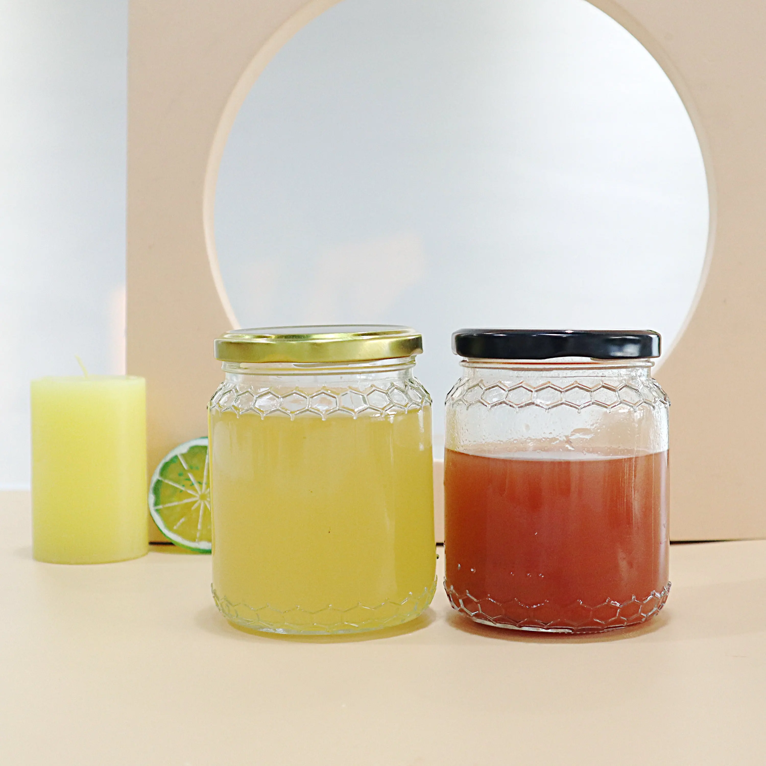 Hot Sale Factory Direct Customized Beautiful Design Flint Glass Honey Jar with Various Color Metal Cap