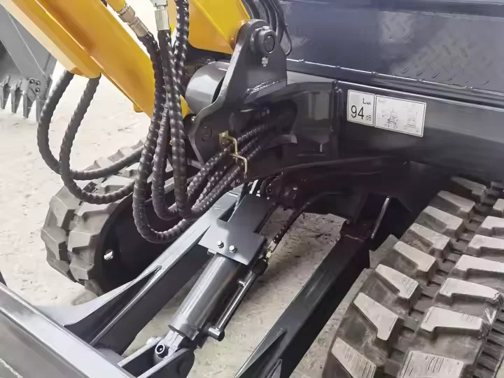 Good Condition Chinese Yuchai YC25-8 Model 3 Ton Mini Excavator Prices