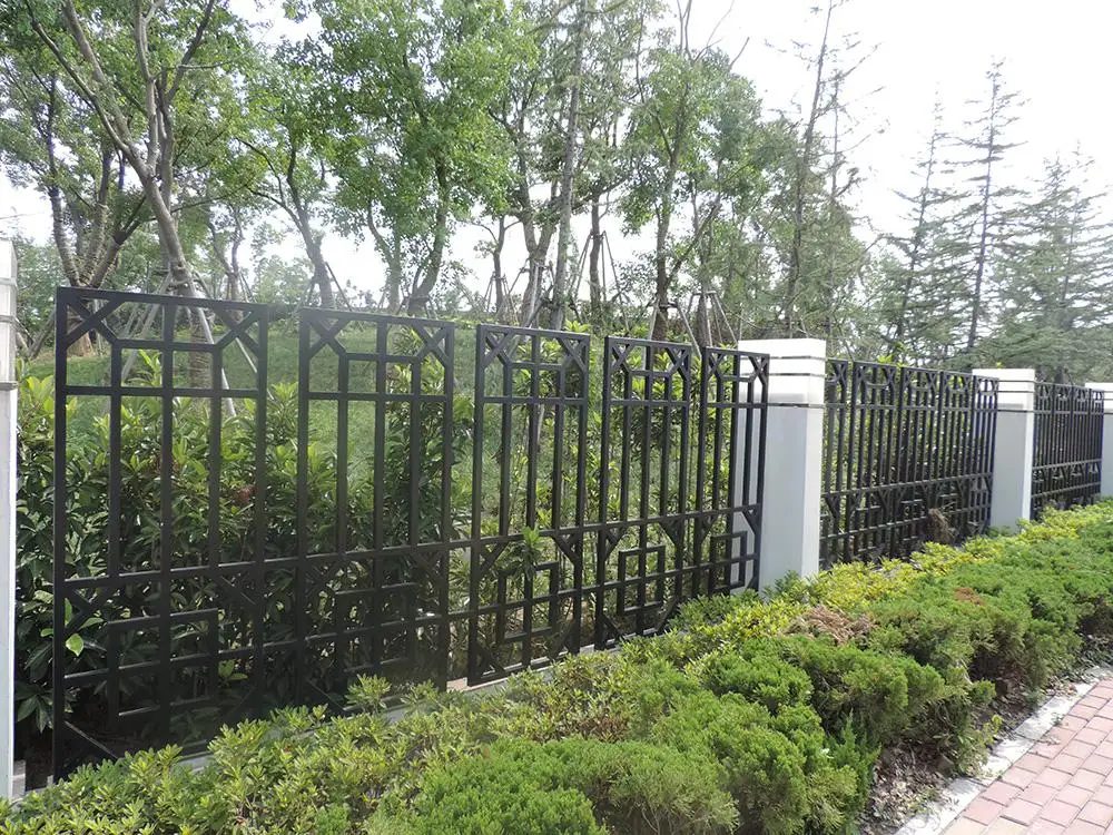 Villa fence