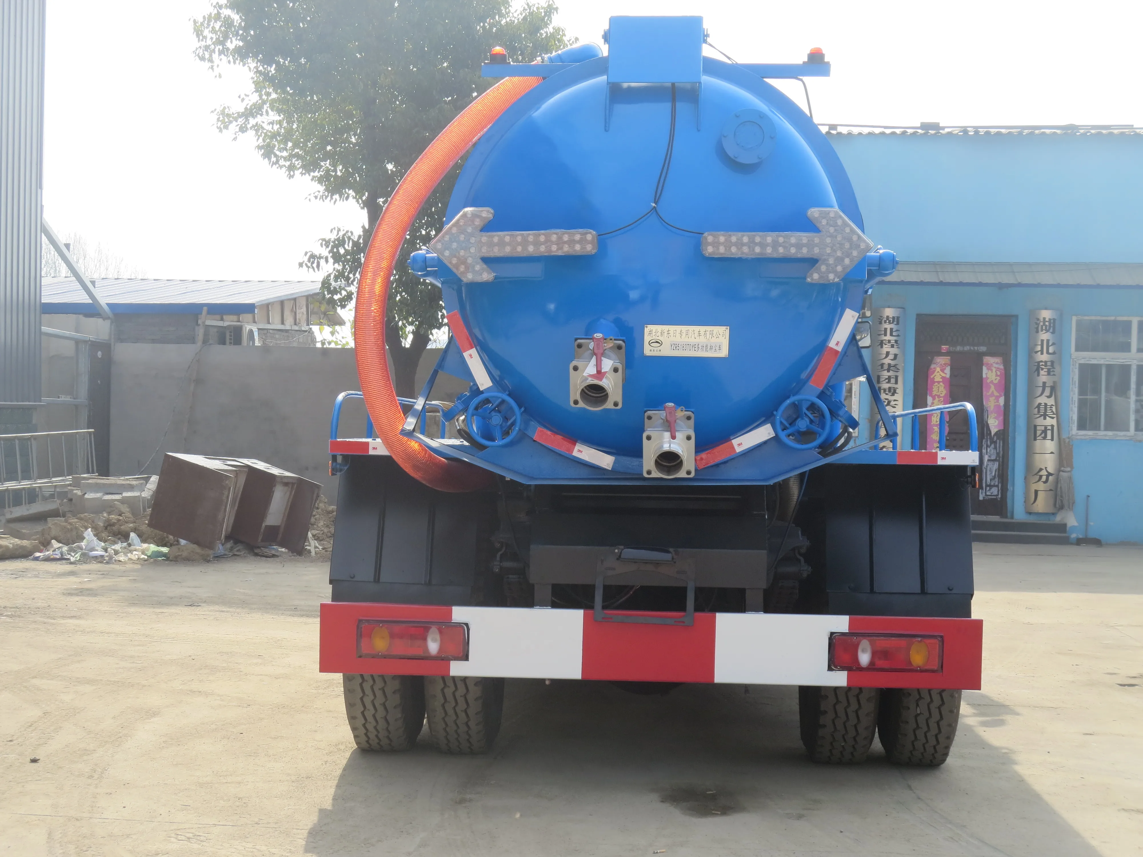 Hot Sales Sewer Septic Tanks 12Tons Vacuum Pump Sewage Tanker Truck