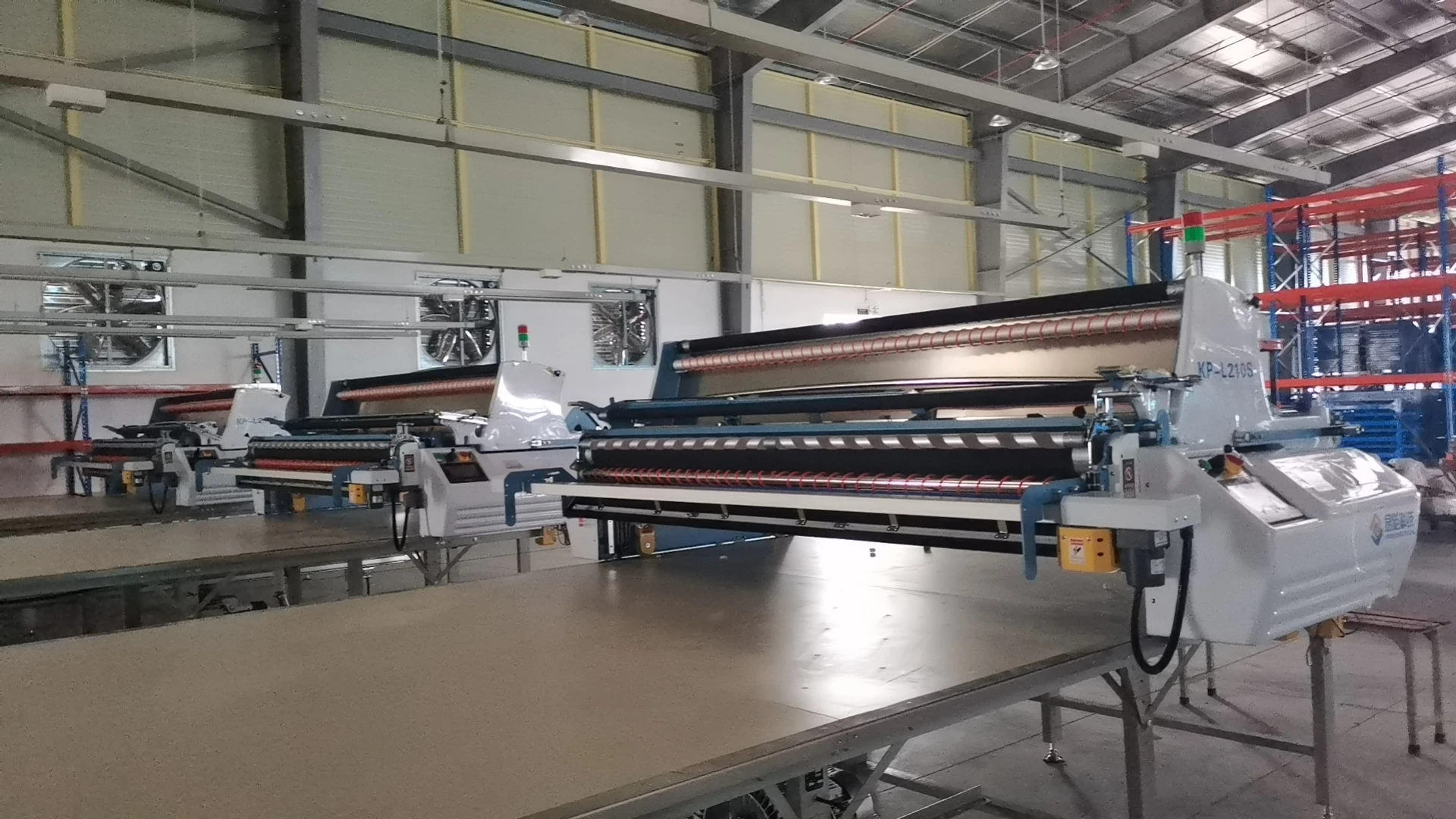 YINENG TECH HIGH SPEED Cloth spreader machine automatic fabric spreading machine WITH CHEAP PRICE