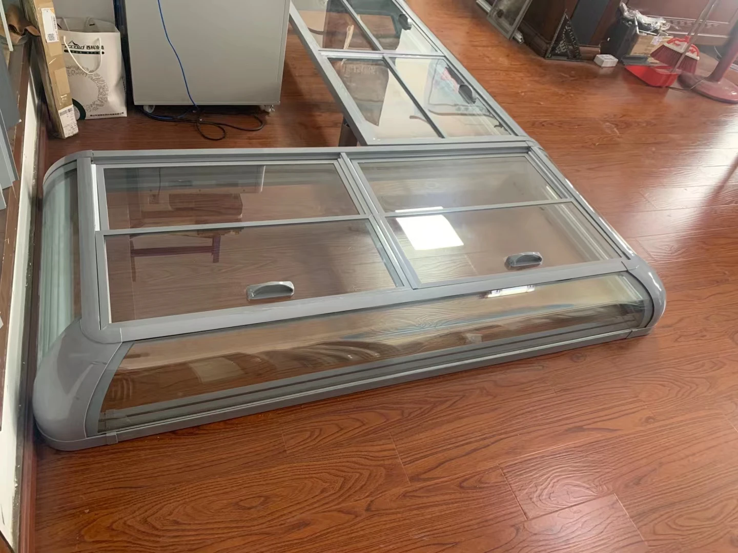 Детали морозильной камеры нового дизайна, изогнутая стеклянная рамка, морозильная камера, стеклянная дверь, коммерческая