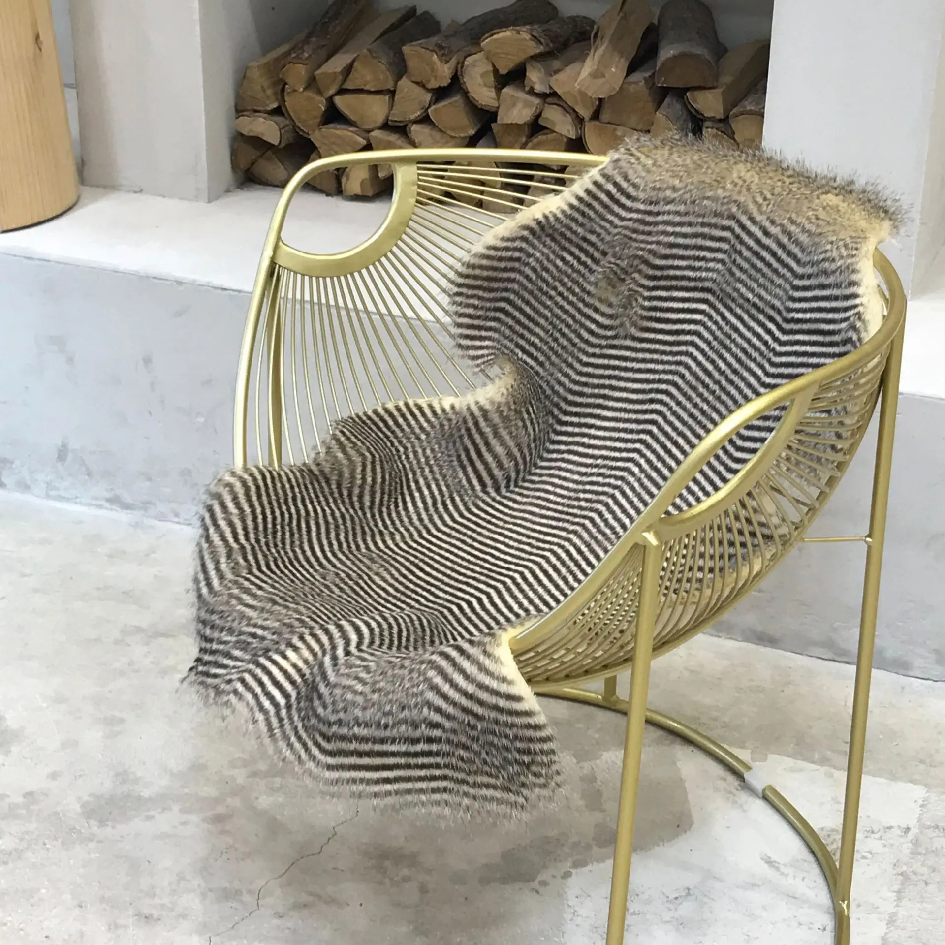 Customized  Animal Skin Faux Fur Cow Gold powder effect Printed Cowhide Rug  Bathroom anti-slip Rug