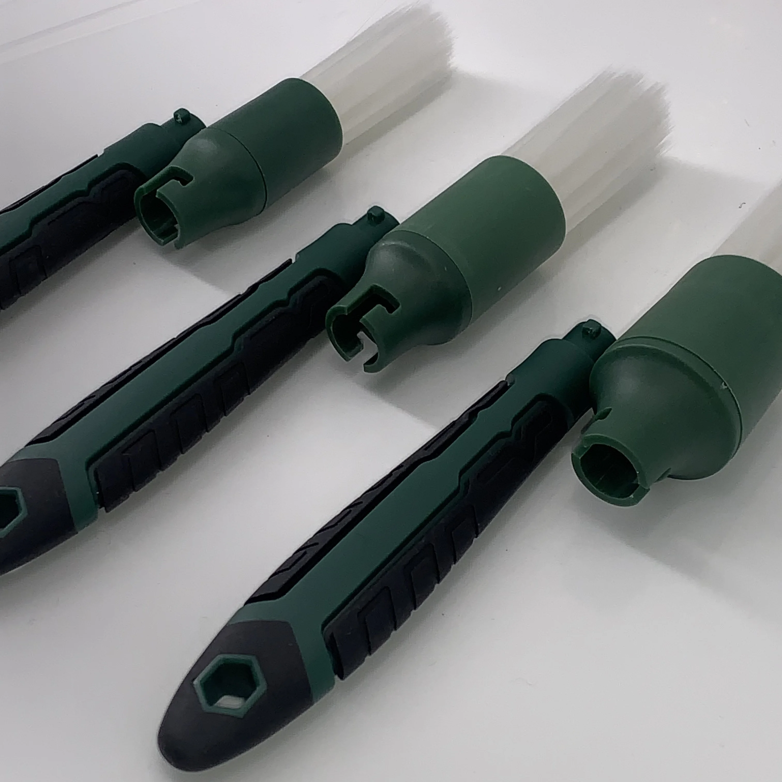 High Quality Removable Rubber Handle PET Bristle Paint Brush Green Bend or Round Head Paint Brush