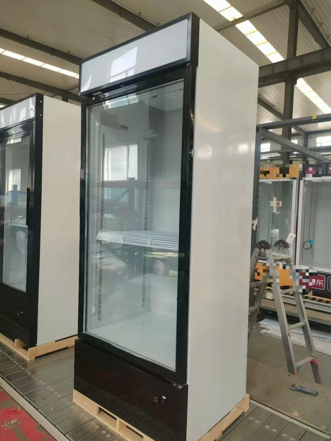 Supermarket Upright Freezer Single Glass Door Drinks Vertical Display Refrigerator LED Light 220V Cooler