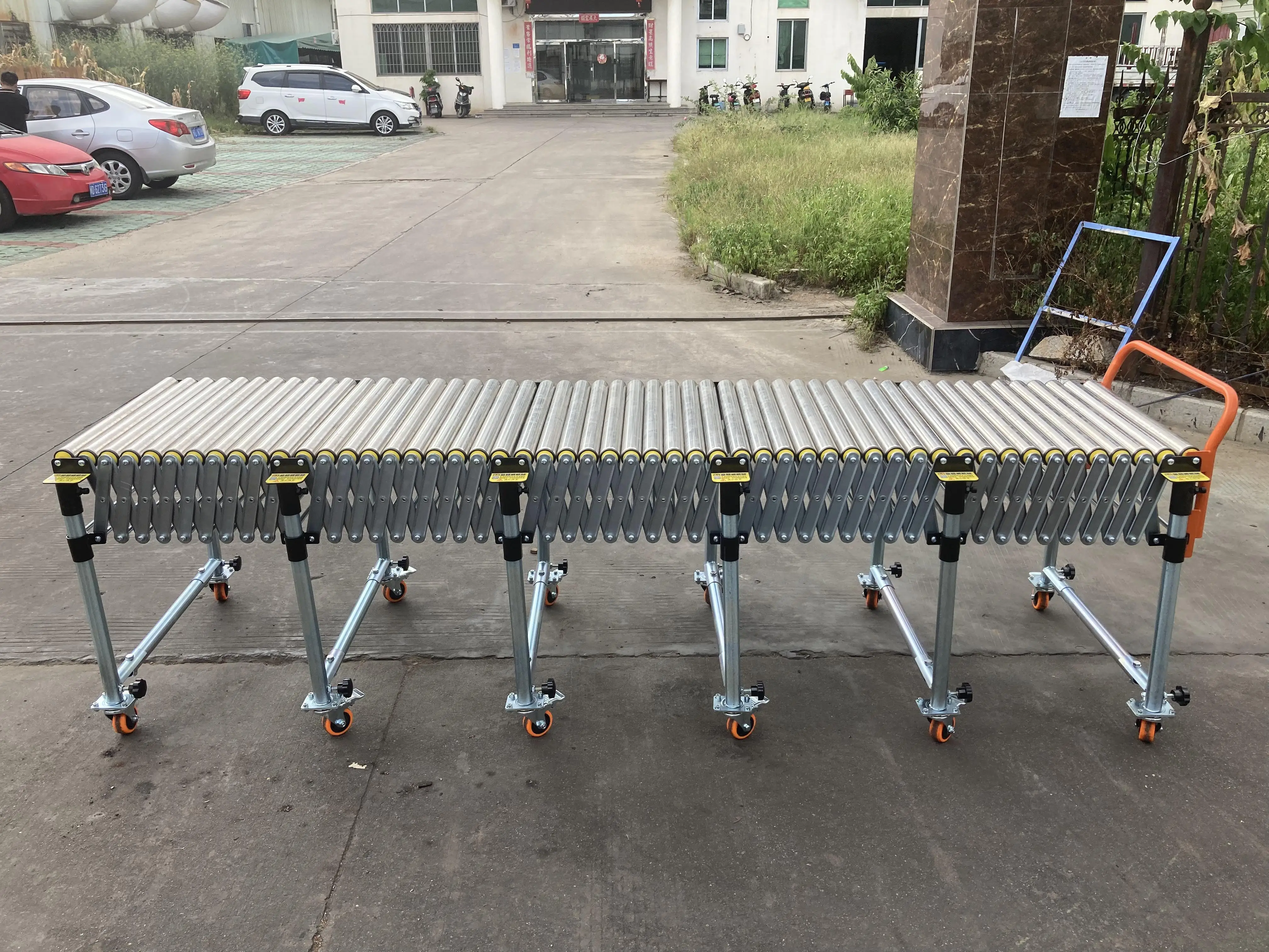 Factory Cheap Price Stainless Steel Gravity Flexible Roller Conveyor for sales