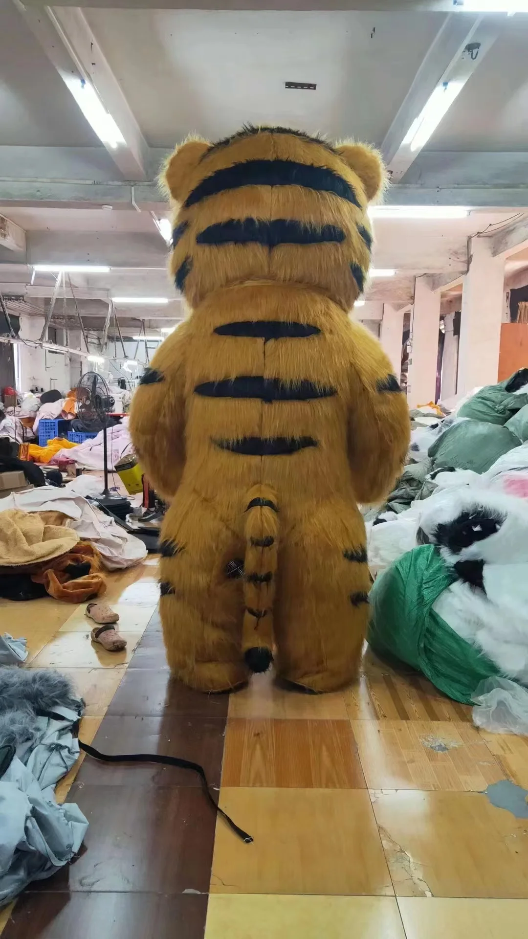Guangzhou Hot Selling Large Size Cartoon Lovely Animal Tiger mascot costume for Amusement park