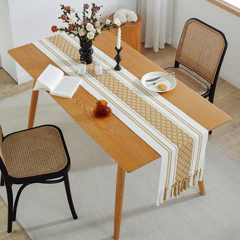 Cotton linen Jacquard table runner Geometric retro style luxury  table runner  black white jacquard style table ruuner