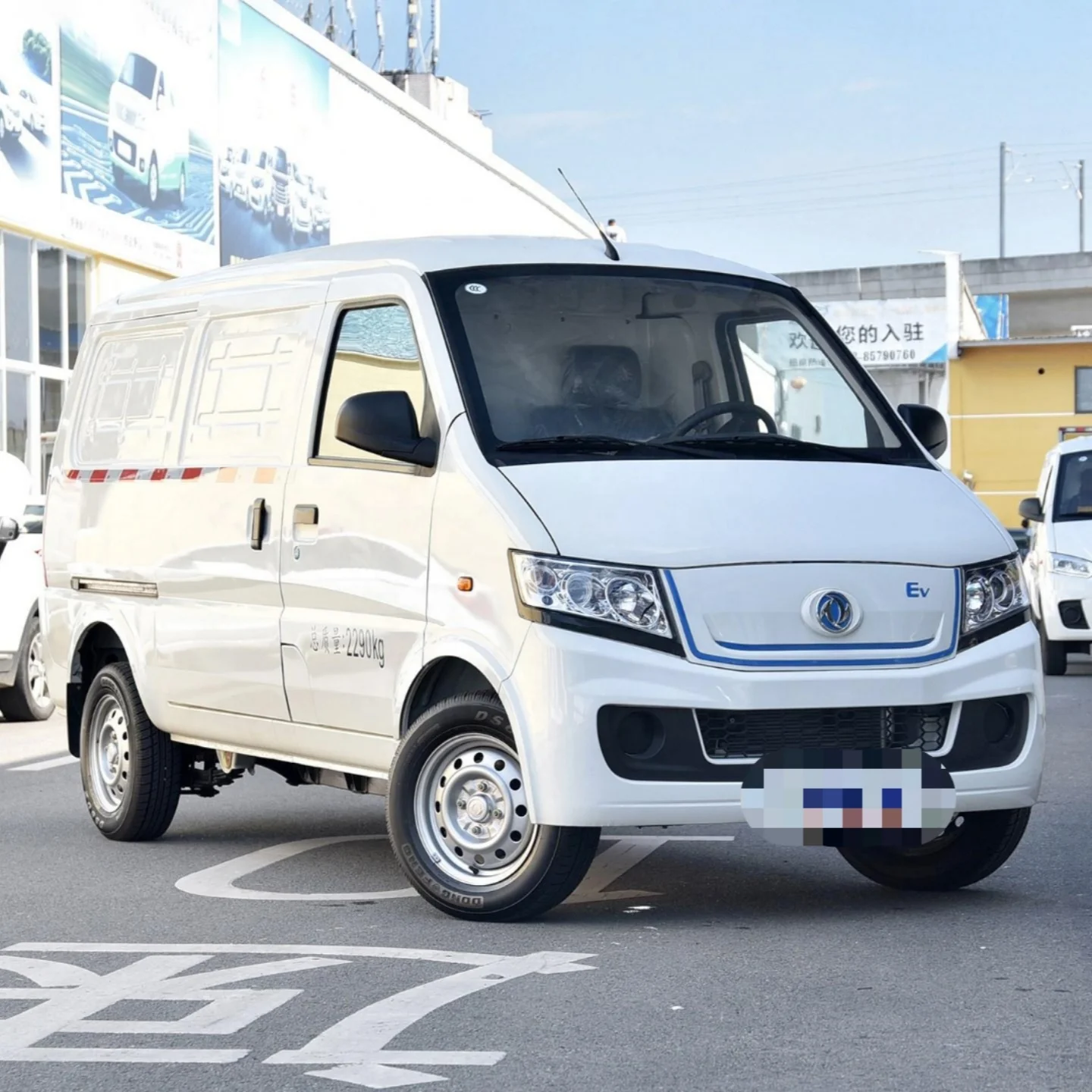 45kw Dongfeng Minibus With 5 Doors