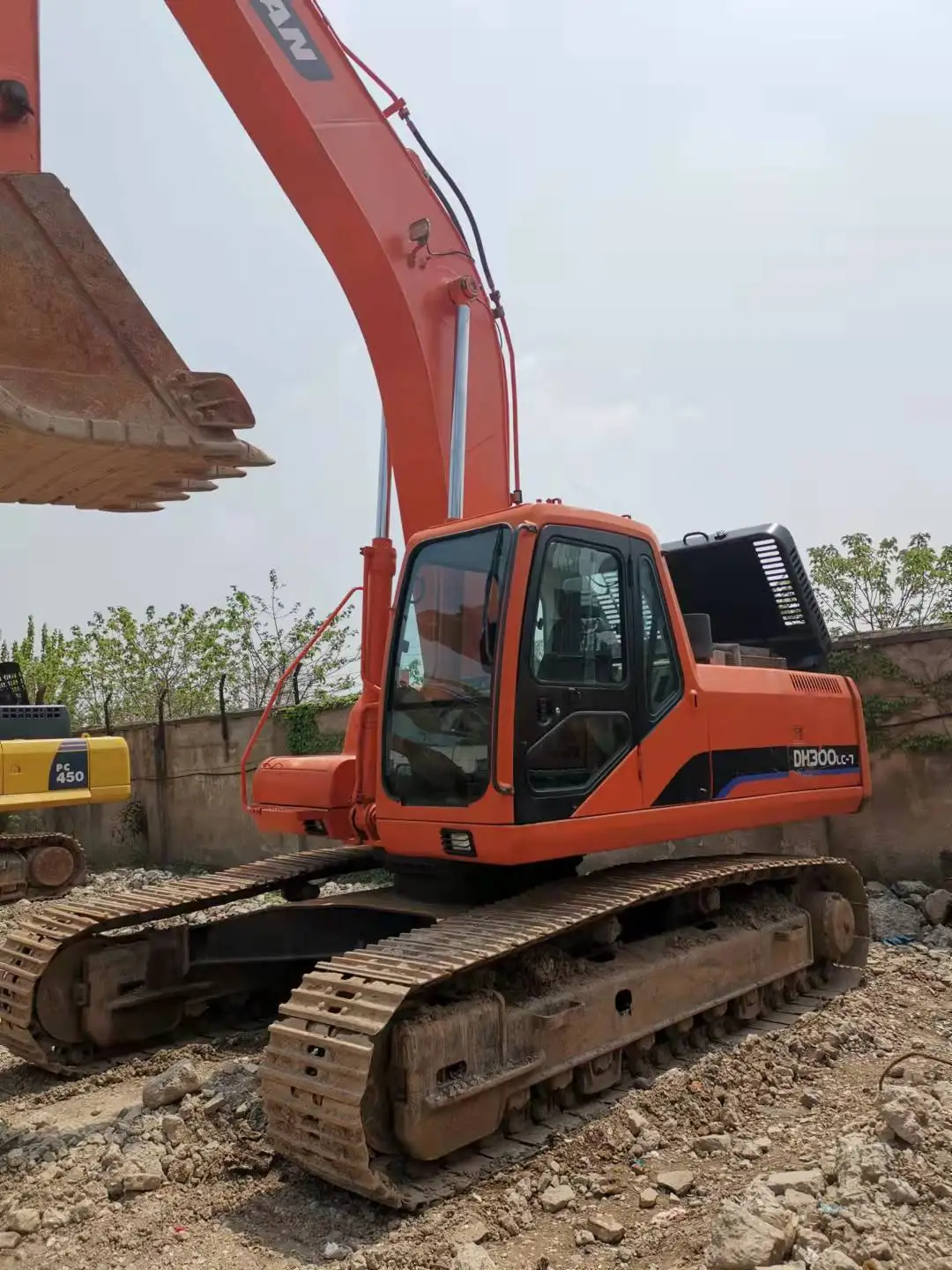 Used BIG  Excavator 30 TON DX 300 hot sale excavator in shanghai