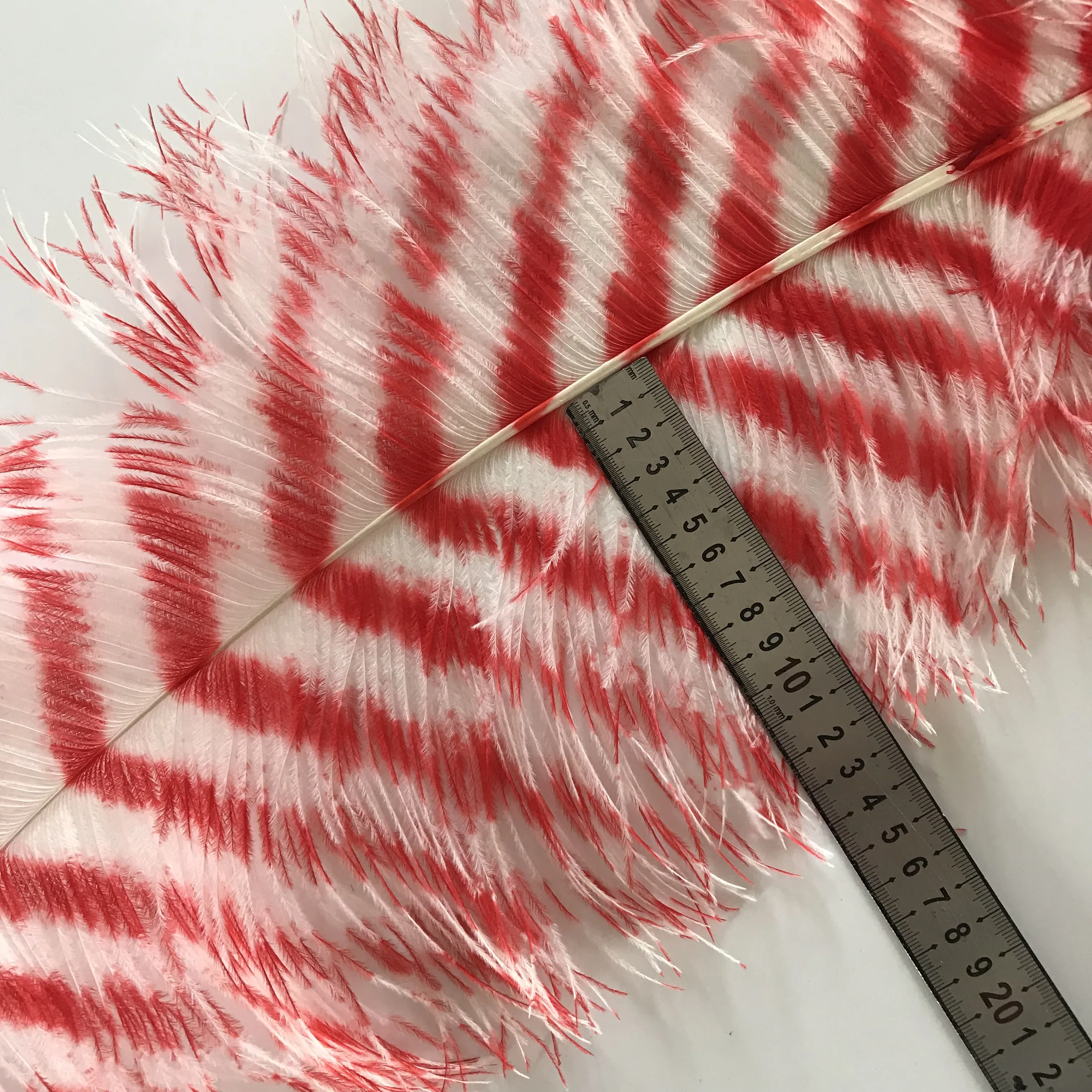 Hot Selling 60Cm Striped Ostrich Feather Red And White Mix Color Ostrich Feather For Decoration