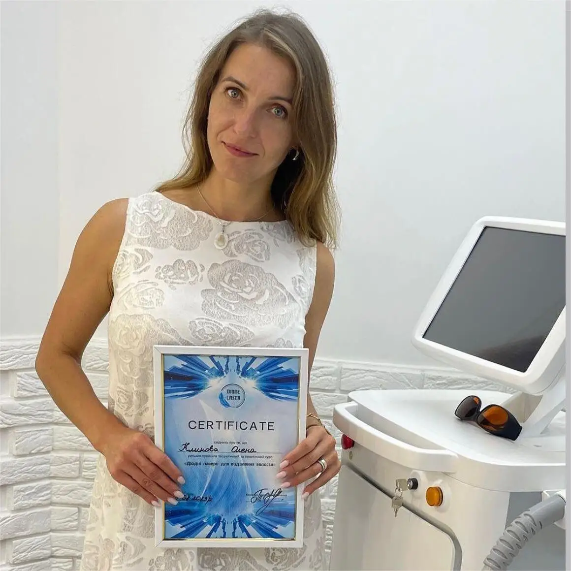 2024 Newest Diode Laser 808 nm Medical CE 808 diode laser/ 808nm diode laser 1600-2000W 755 808 940 1064nm 4 wave