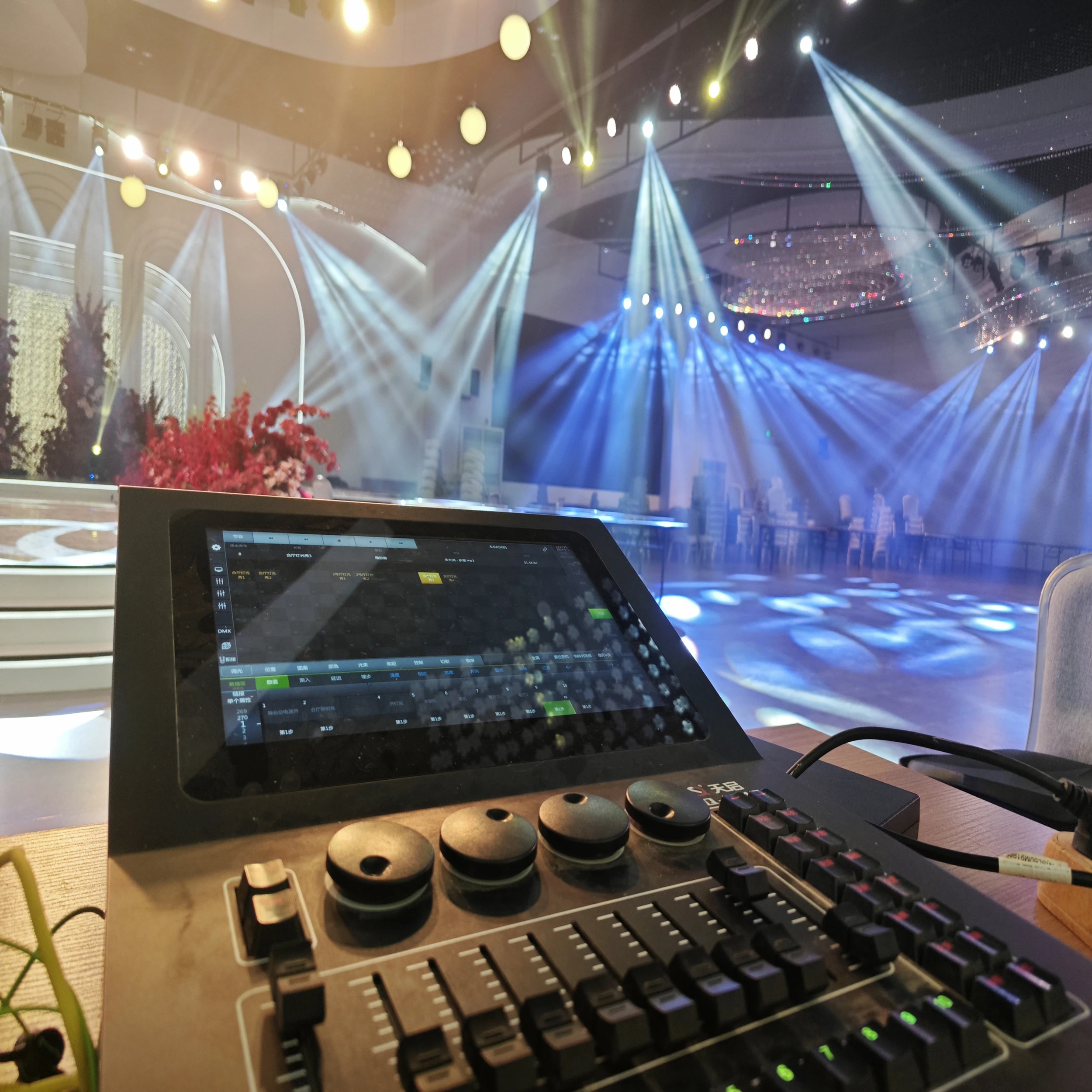 Hot Sale Professional Light Show Designer Intelligent Dmx Console Controller Dmx Console Controller