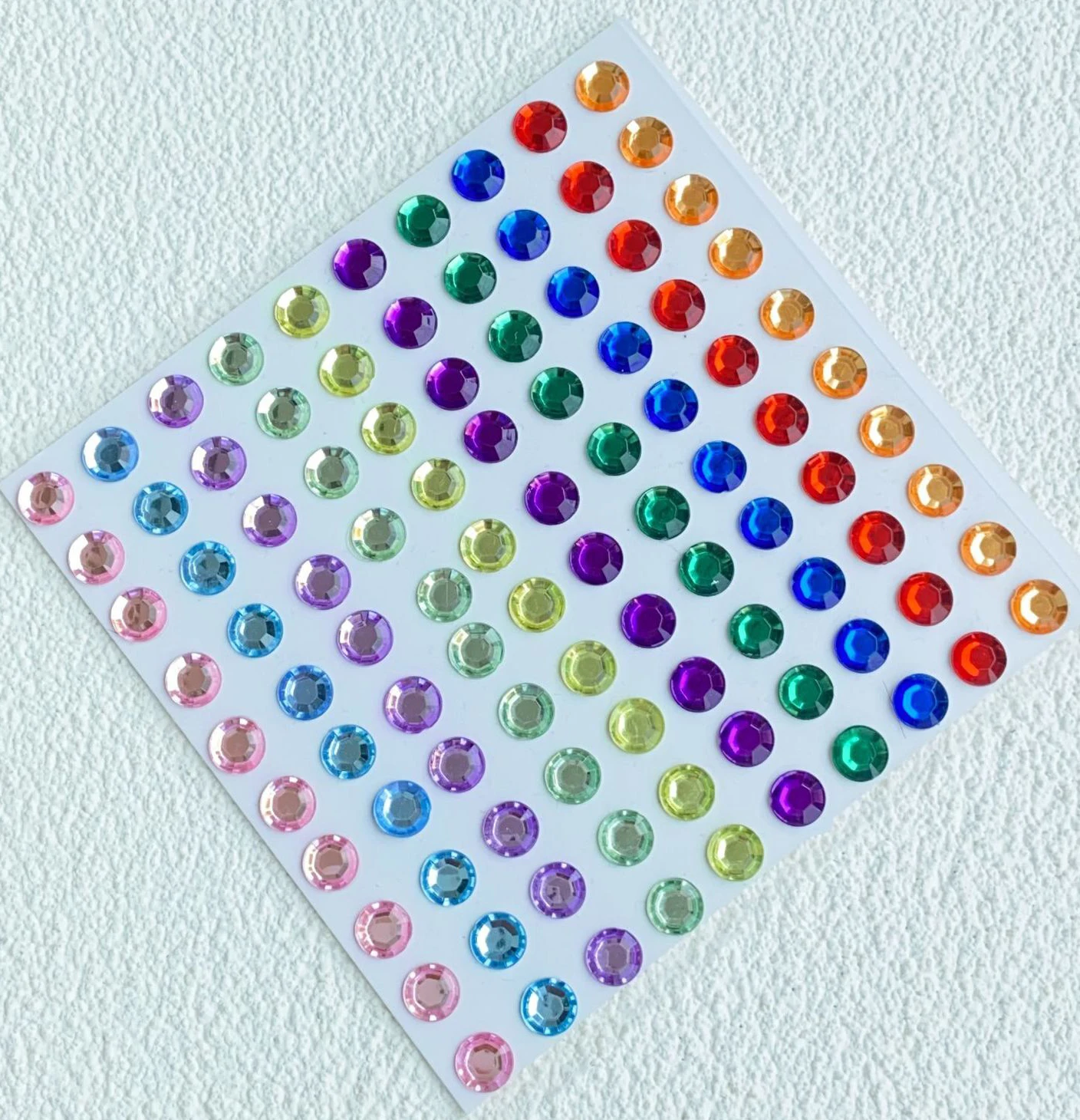 Акриловая самоклеящаяся наклейка со стразами