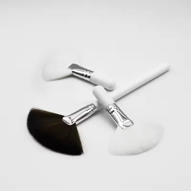 Wholesale custom logo facial small white short synthetic fiber highlight brush nylon fan brushes for facial with wooden handle