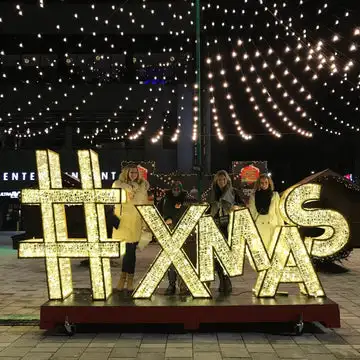 Large Giant outdoor Christmas led motif light gift box sleigh reindeer tree candy cane ball ornament arch decorations