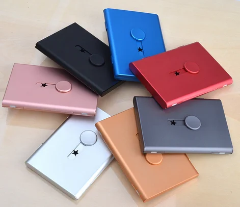 Новые товары, изготовленные на заказ, анодированная алюминиевая кнопка для женщин, визитница с именем, металлический держатель для карт с блокировкой RFID