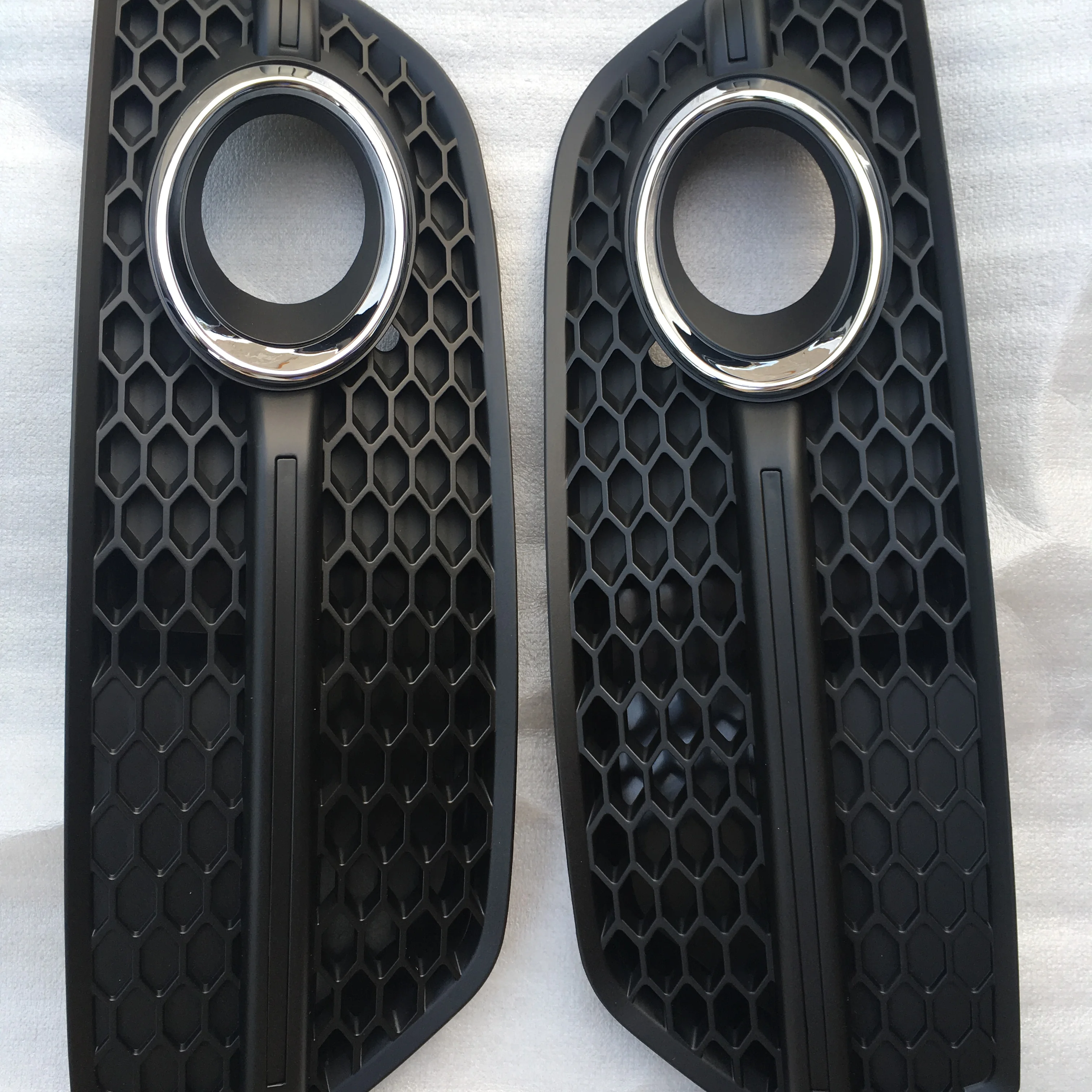 1 Pair Q5 change to SQ5/RSQ5 Front Lower Bumper Grill Fog Light Lamp Grille Cover For Q5 2009 2010 2011