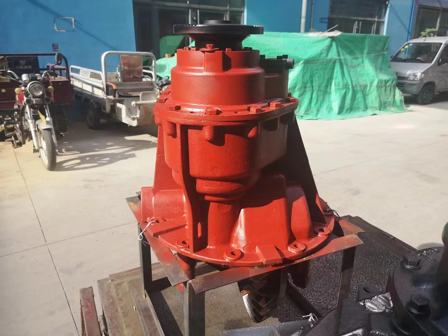 SHACMAN Truck bridge box Truck spare parts Middle axle rear axle AC16axle wg9981320436 HOWO Inter axle differential housing