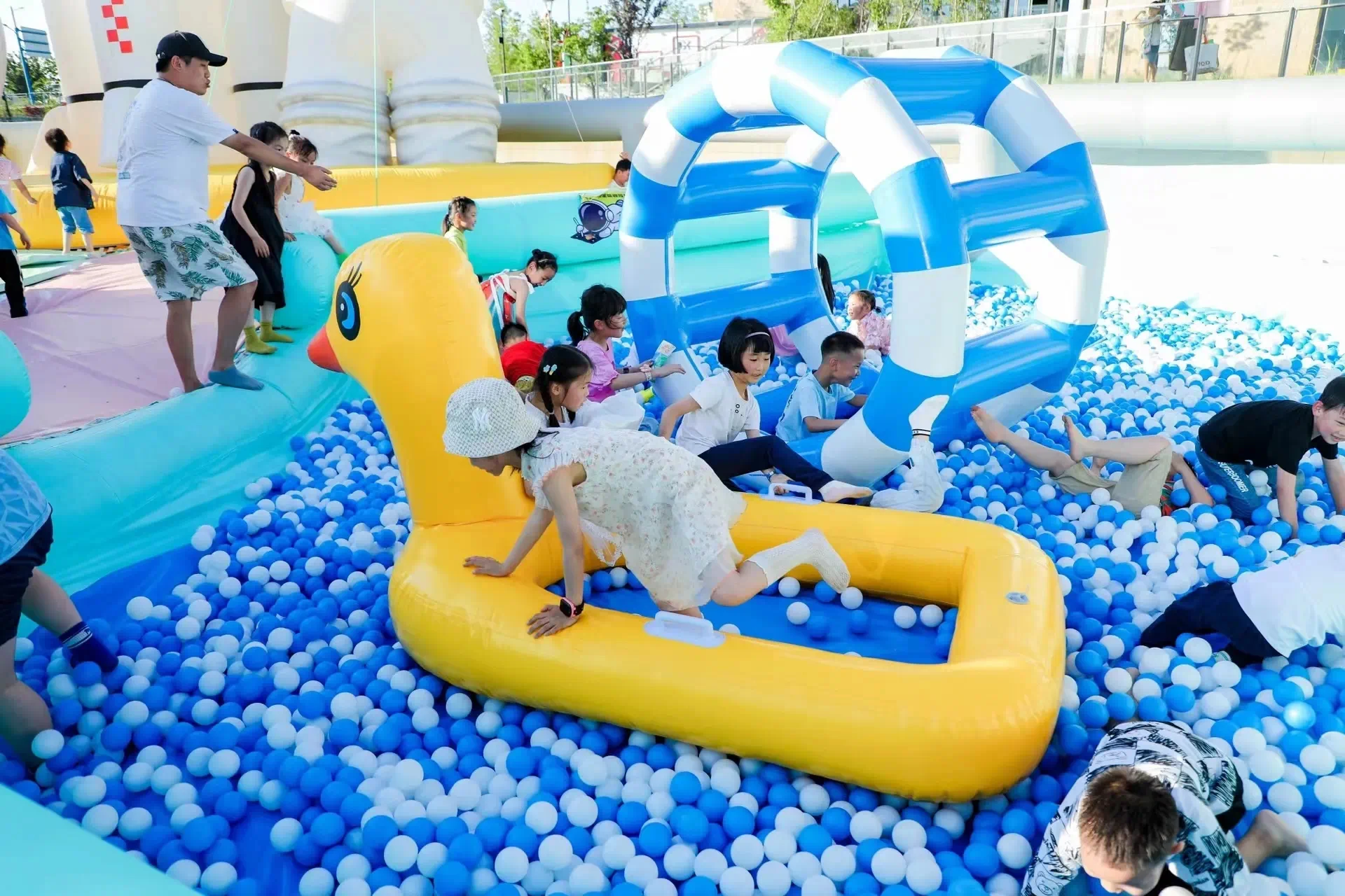 Custom PVC Inflatable Water Walking Wheel Sports Toy Outdoor Home Use Pool Water Roller & Slides