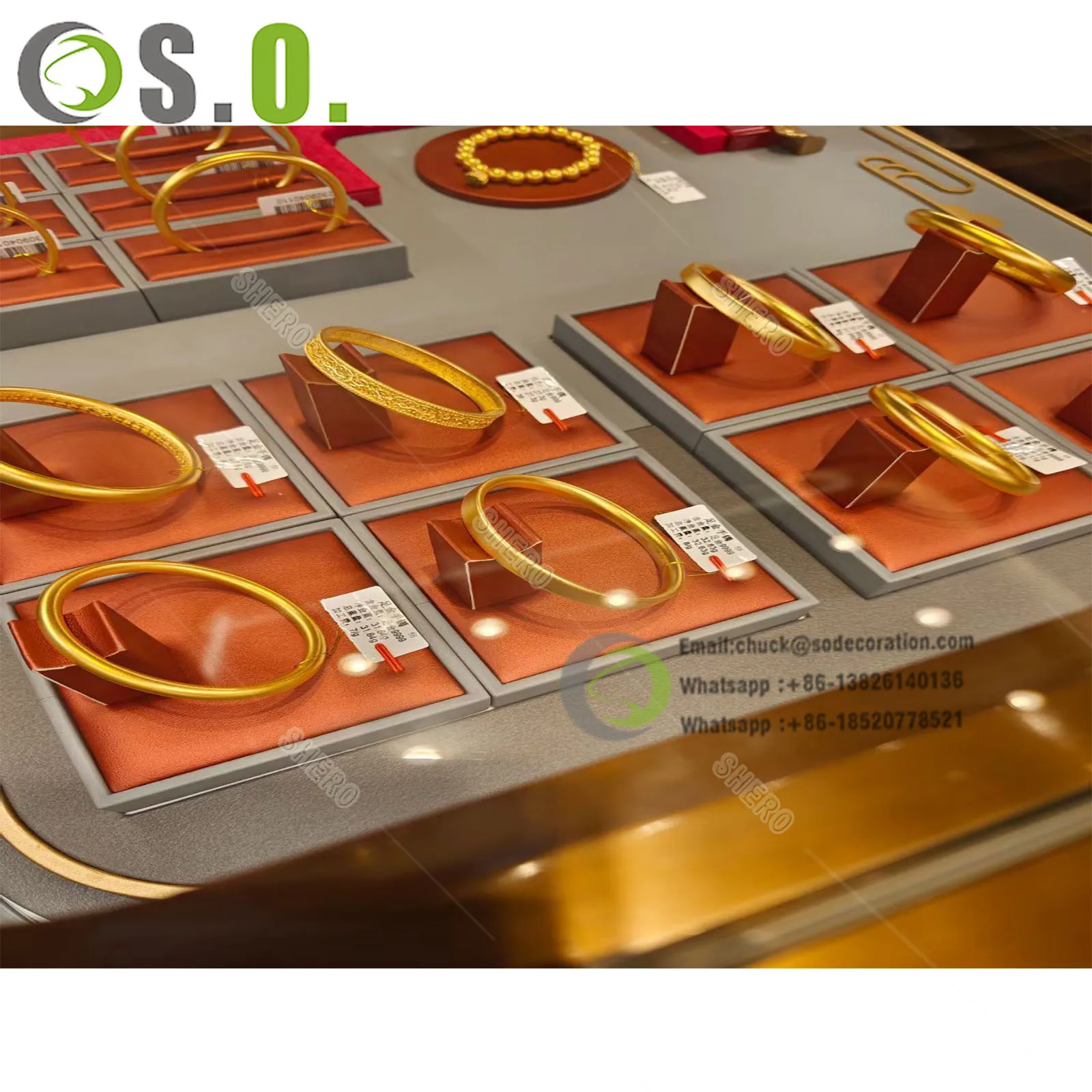 Luxury Gold Metal Jewelry Display Showcase Stable MDF Cabinets LED Shopping Centers Brand Stores Tempered Glass for Mall