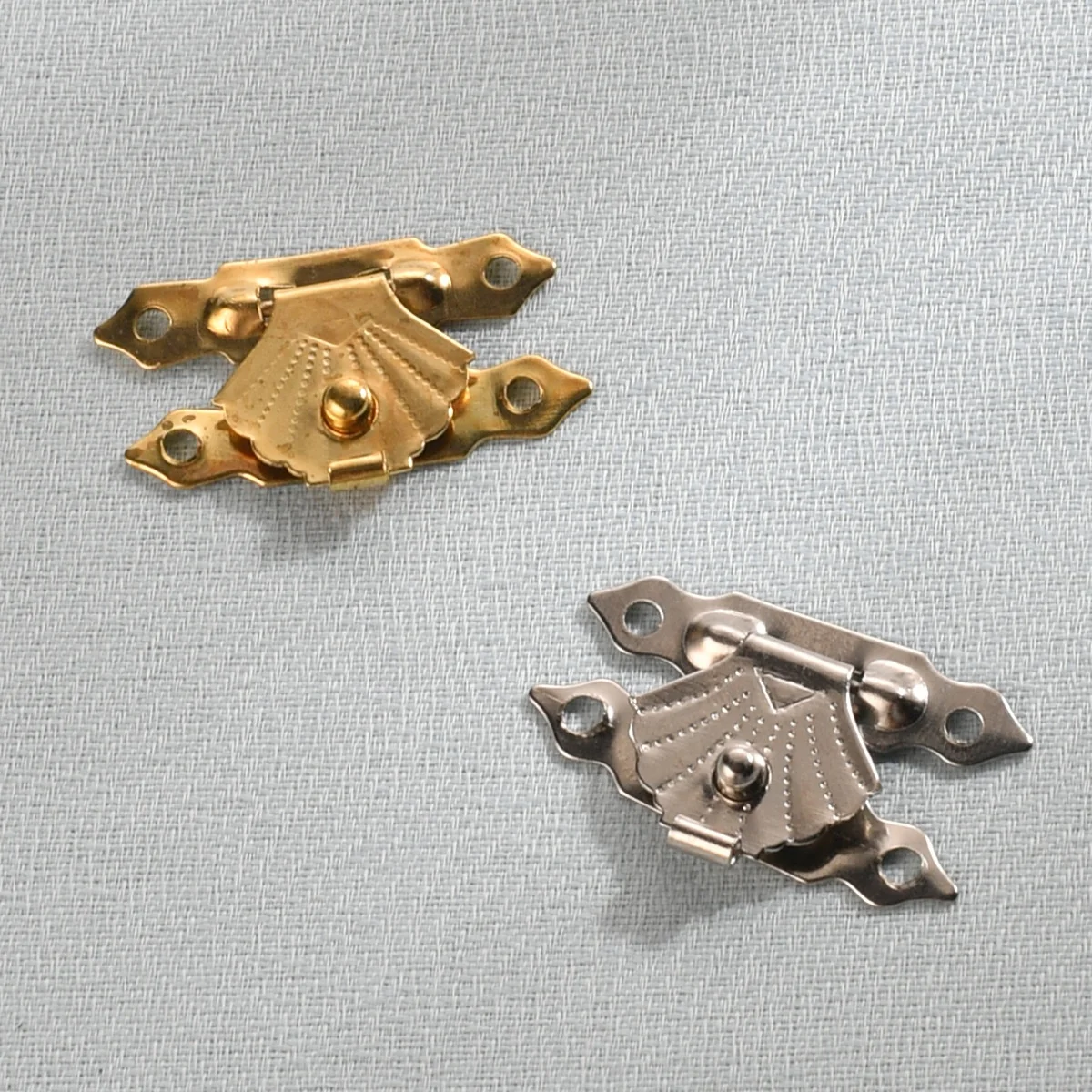 10PCS Captivating Elegance for Your Fort Scenes: Antique Iron Clasp Wooden Gift Boxes in Silver and Yellow Packaging
