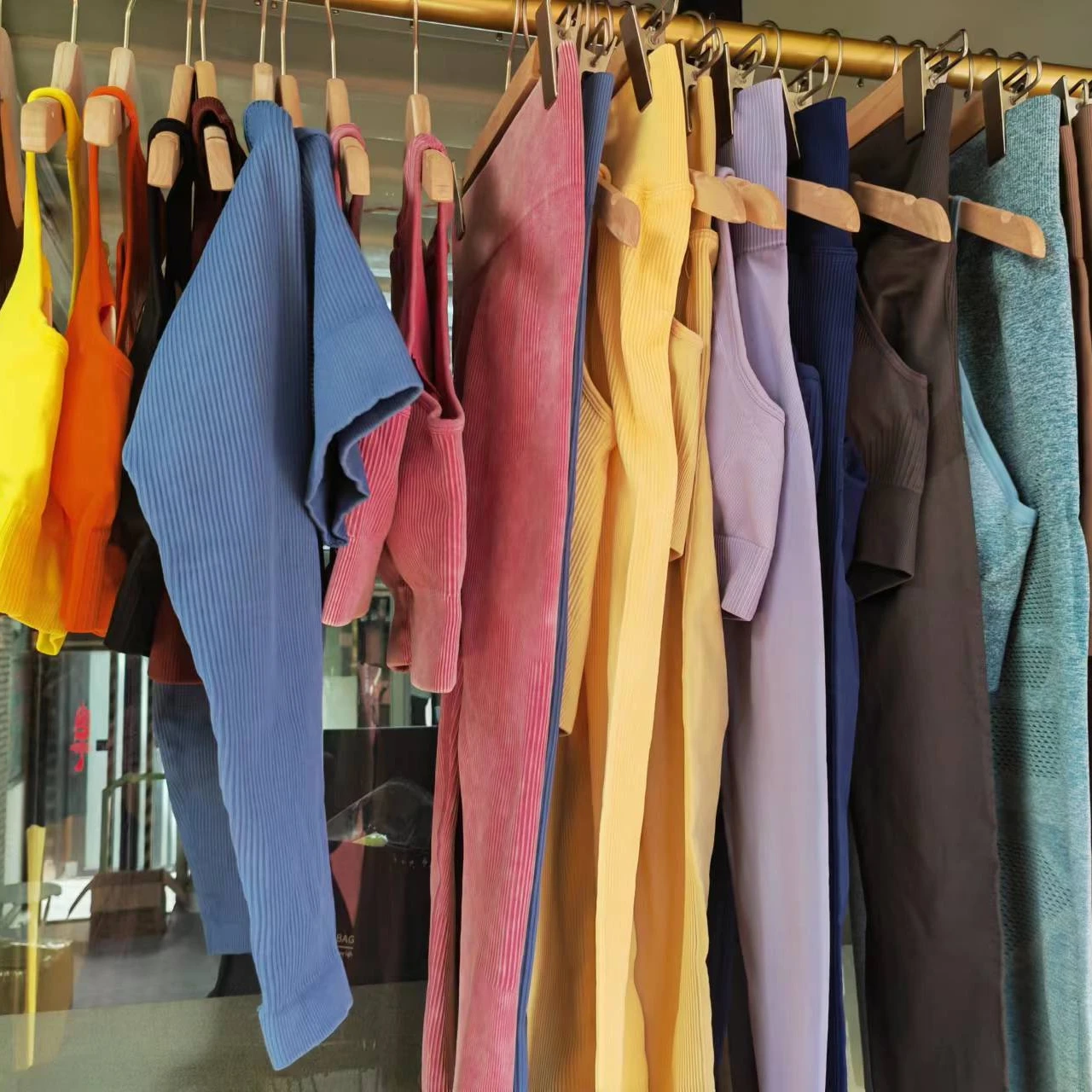 Новое производство одежды, оптовая продажа, уличная одежда, комплект для йоги, одежда, спортивная одежда, запас одежды