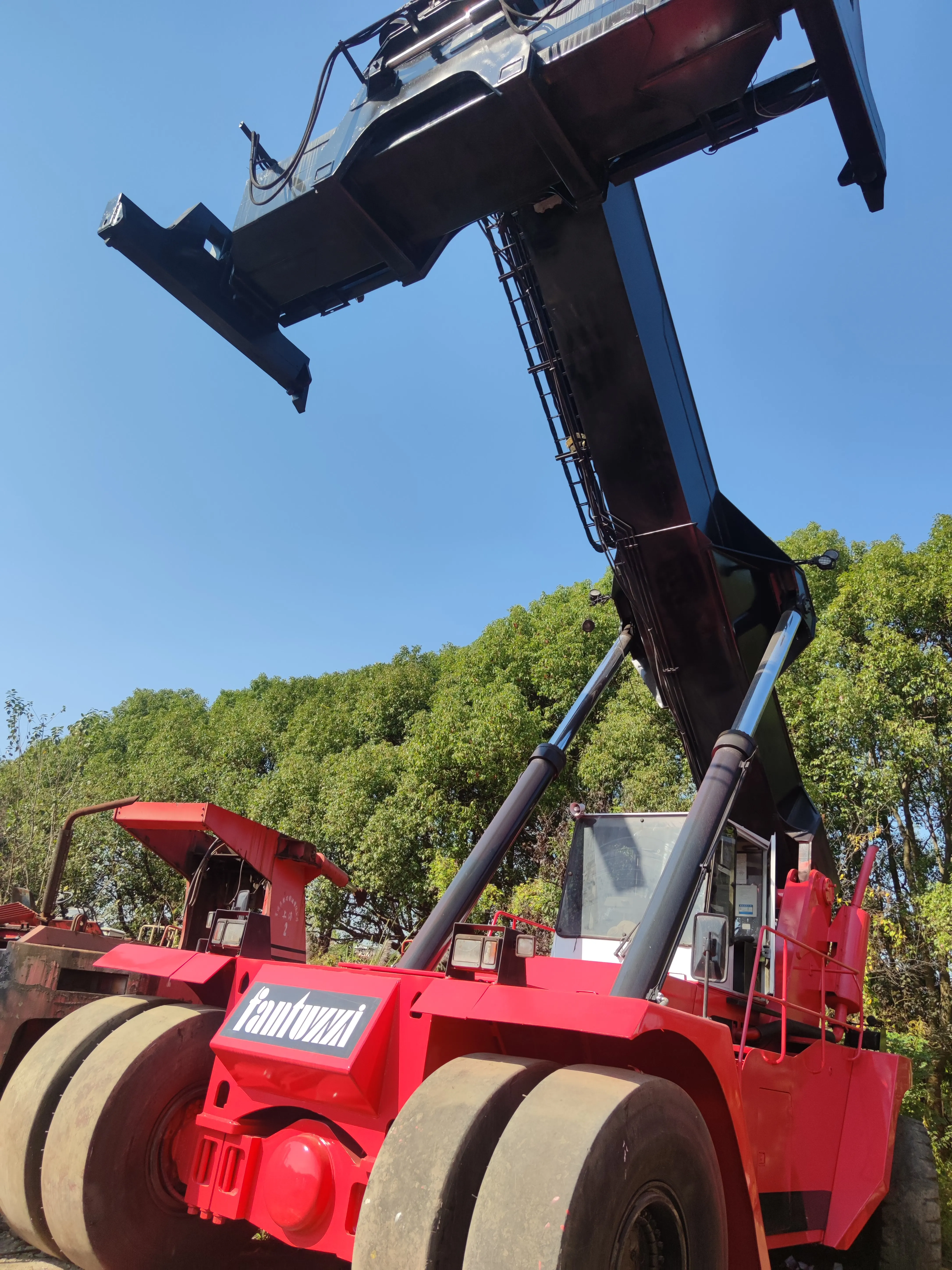 FANTUZZI CS45KM 45 ton Container reach stacker