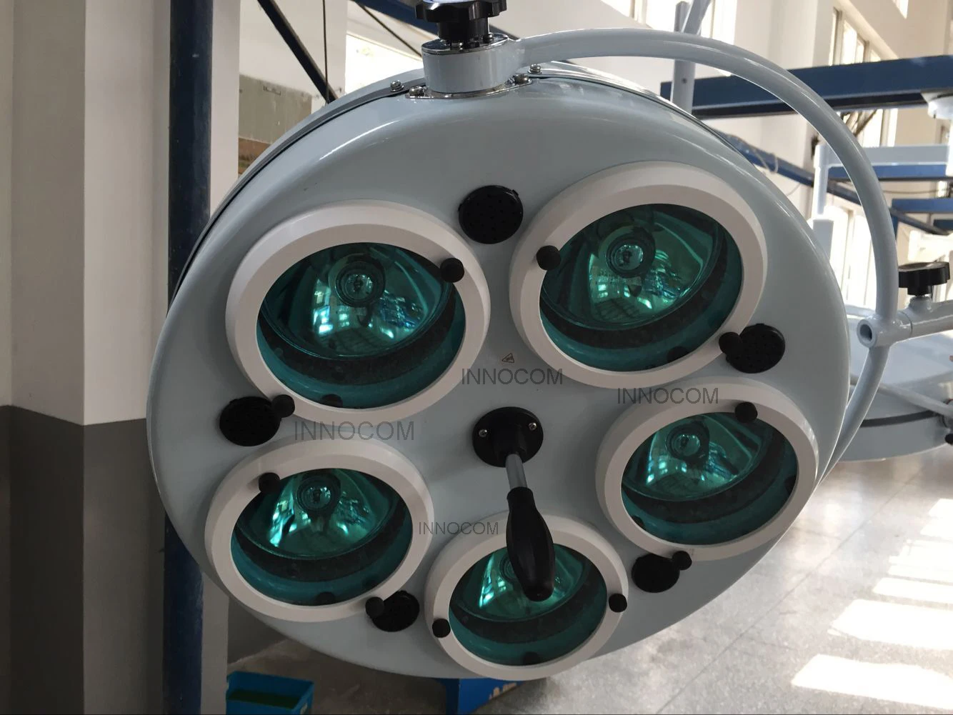 Medical LED Theater Room Shadowless Operating Lamp Mobile Examination Lights Aperture Operation Lamp/Surgical Lighting