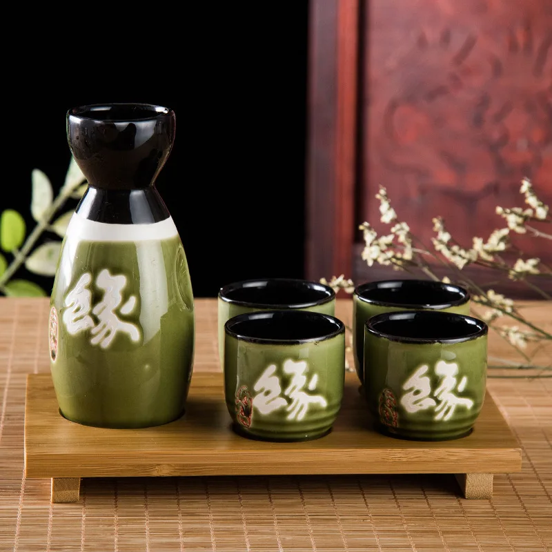 2024 New Wholesale Vintage Ceramic Wine Liquor Antique Flagon Serving Set For Household Porcelain Japanese Sake Pots With Cups