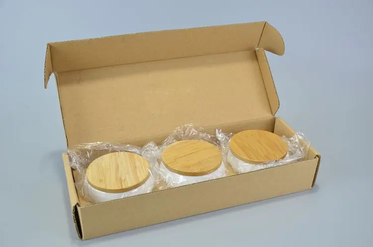 
Brushed white candle ceramic jar with wooden lid in set 